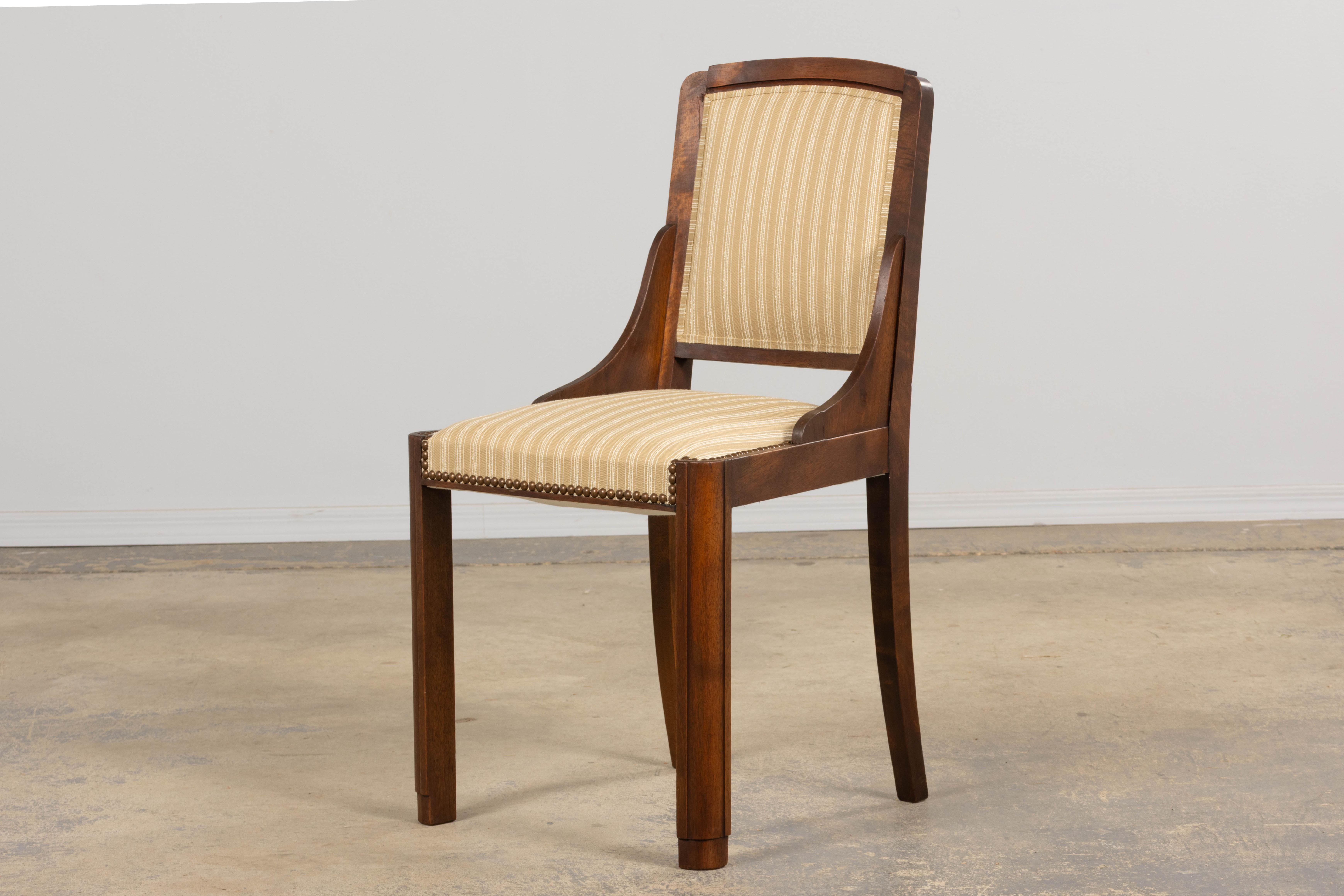 Sedie da pranzo in noce Art Deco francese degli anni '30 a righe beige - Set di 6 in vendita 7