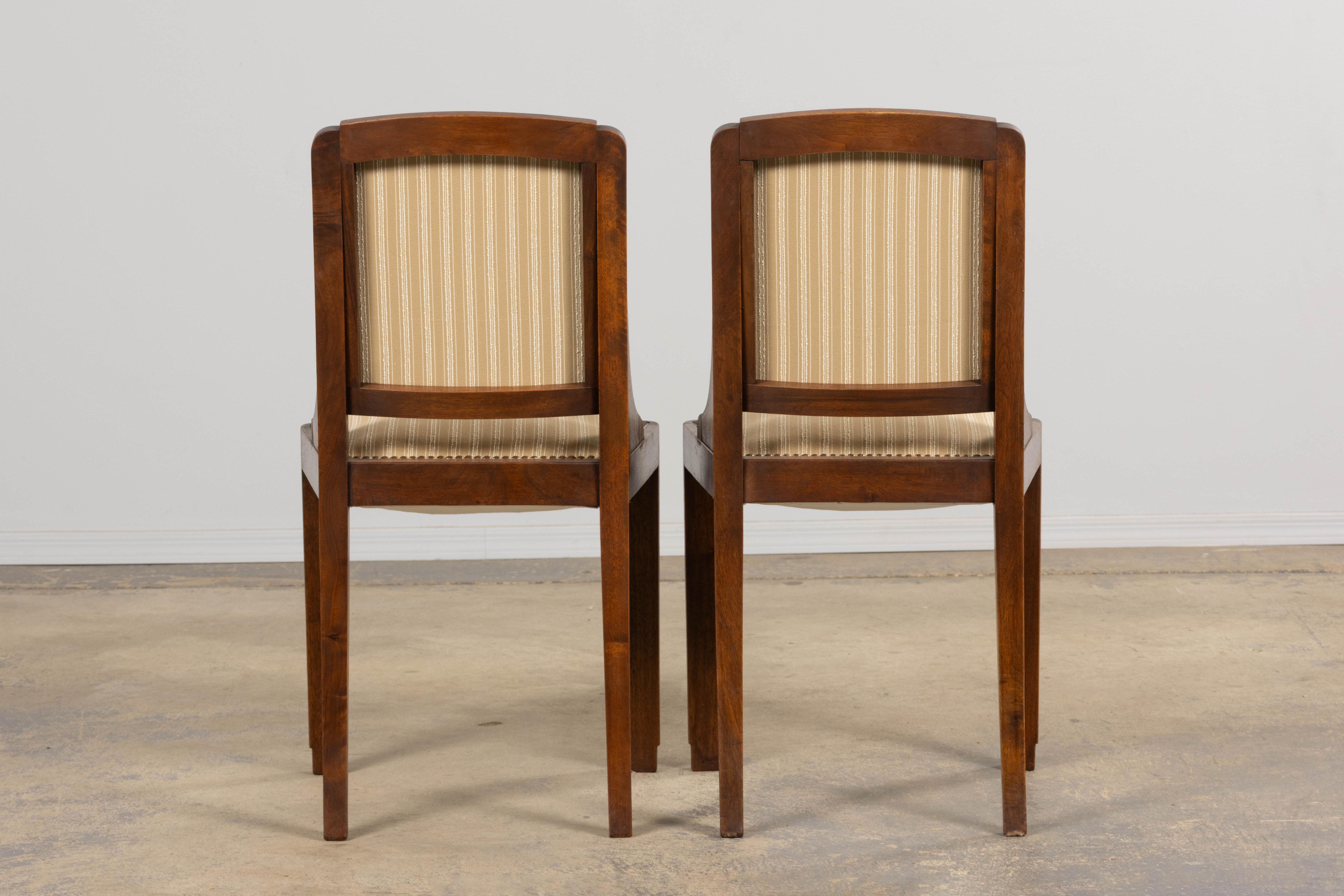 Sedie da pranzo in noce Art Deco francese degli anni '30 a righe beige - Set di 6 in vendita 11