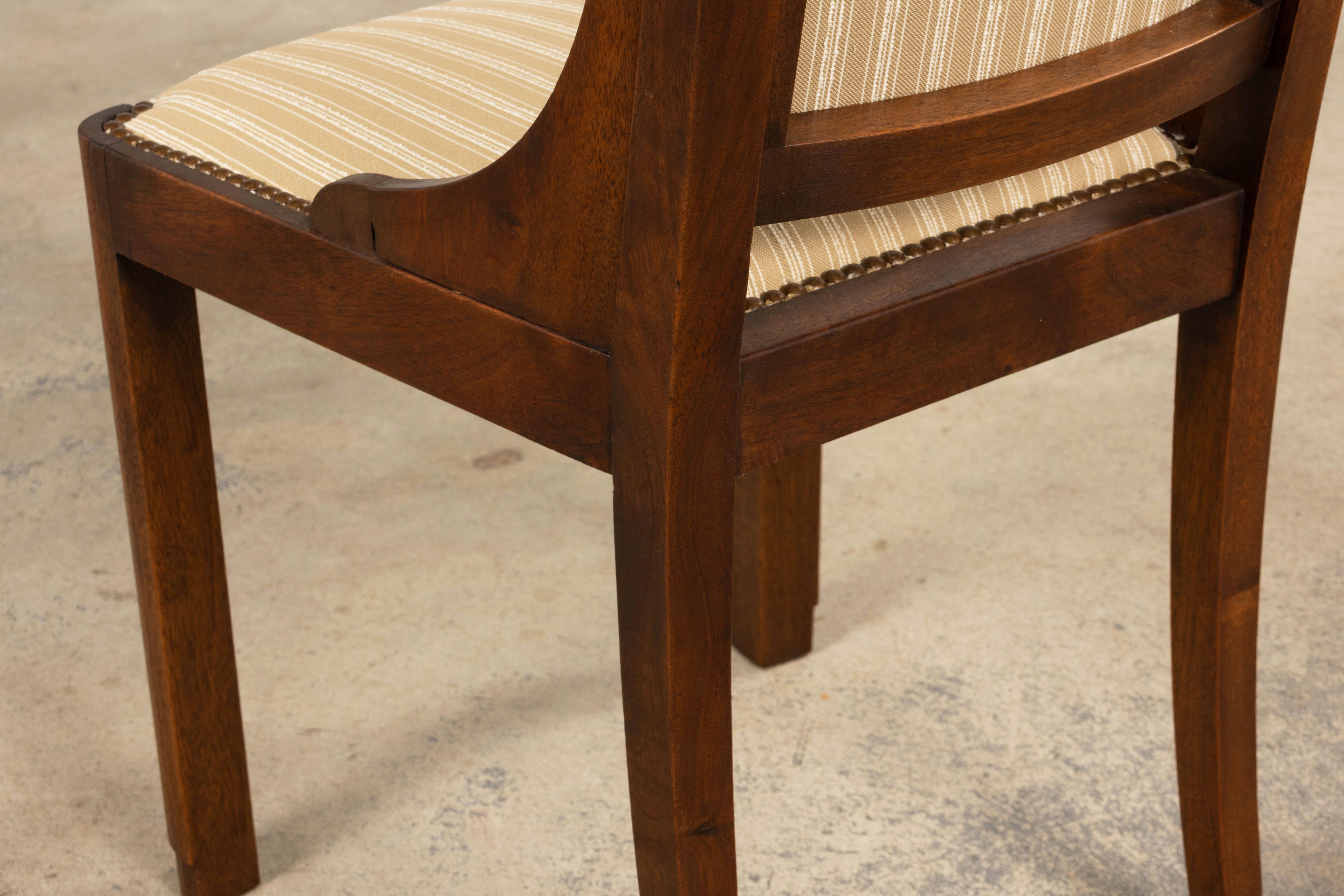 Sedie da pranzo in noce Art Deco francese degli anni '30 a righe beige - Set di 6 in vendita 12
