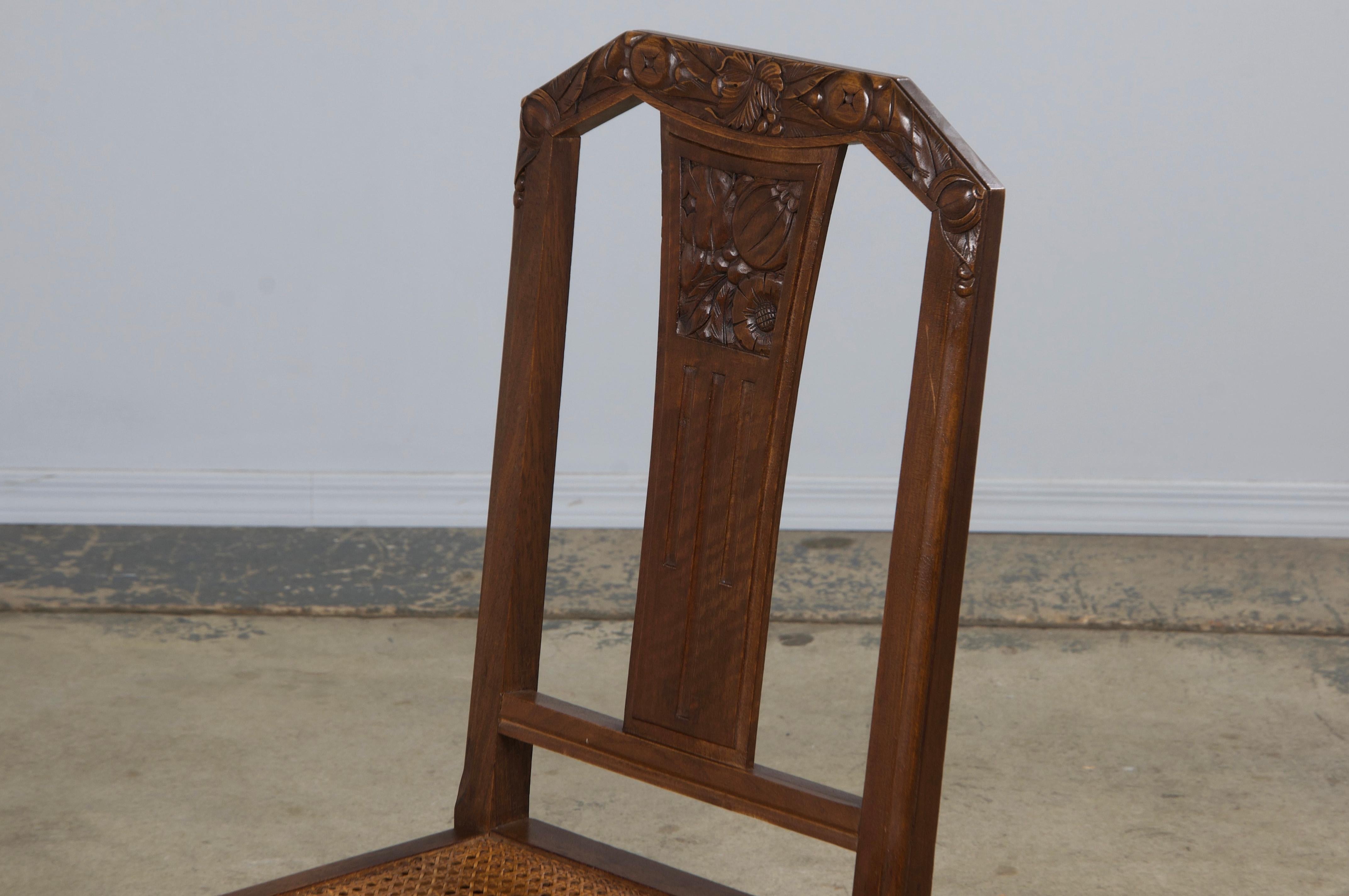 Sedie da pranzo francesi Art Deco in noce degli anni '30 con sedute a canne - Set di 8 in vendita 8