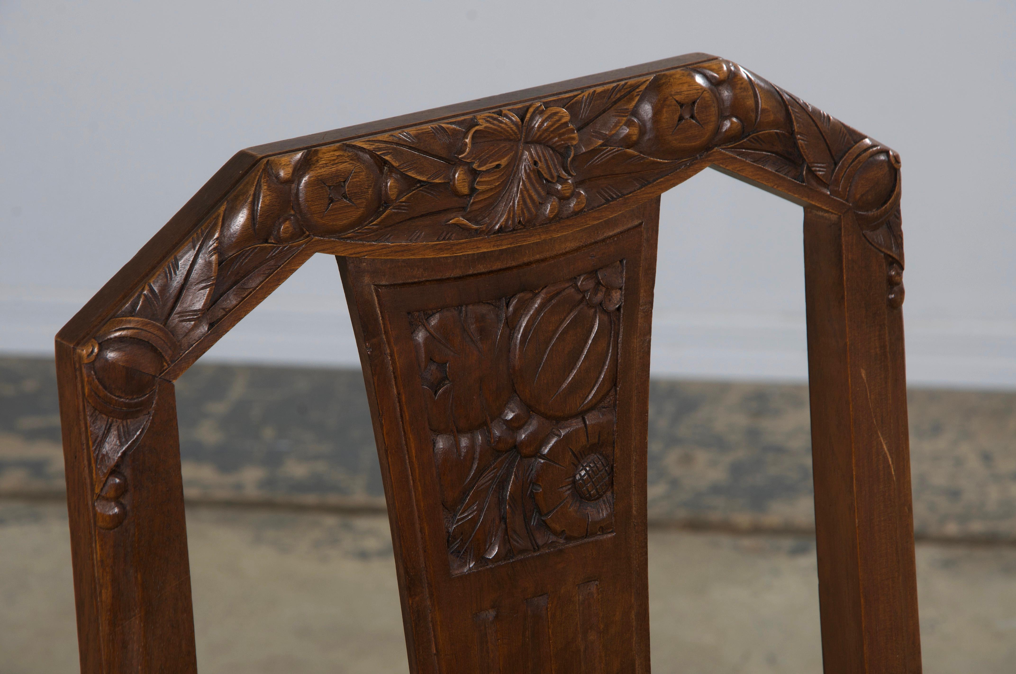 Canna Sedie da pranzo francesi Art Deco in noce degli anni '30 con sedute a canne - Set di 8 in vendita