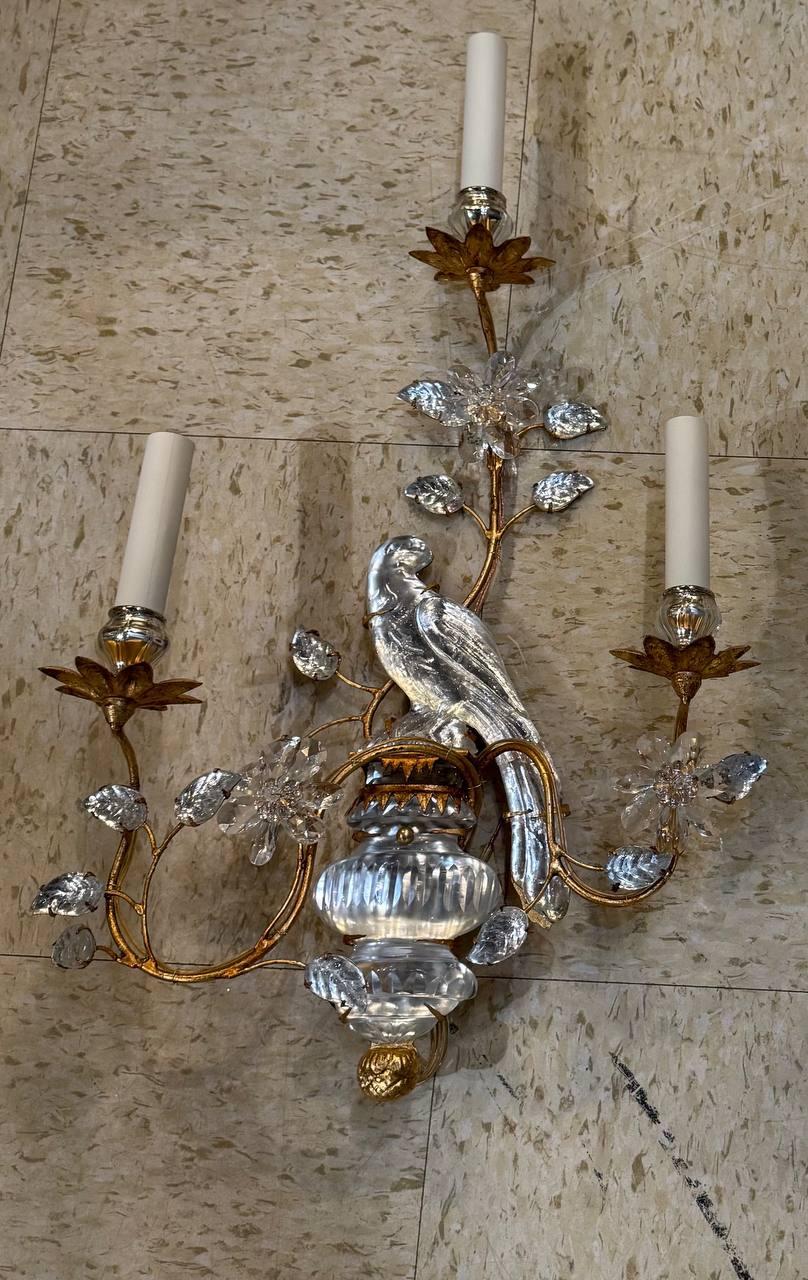 Apliques de pájaros de metal dorado y cristal Bagues franceses de 1930 con 3 luces