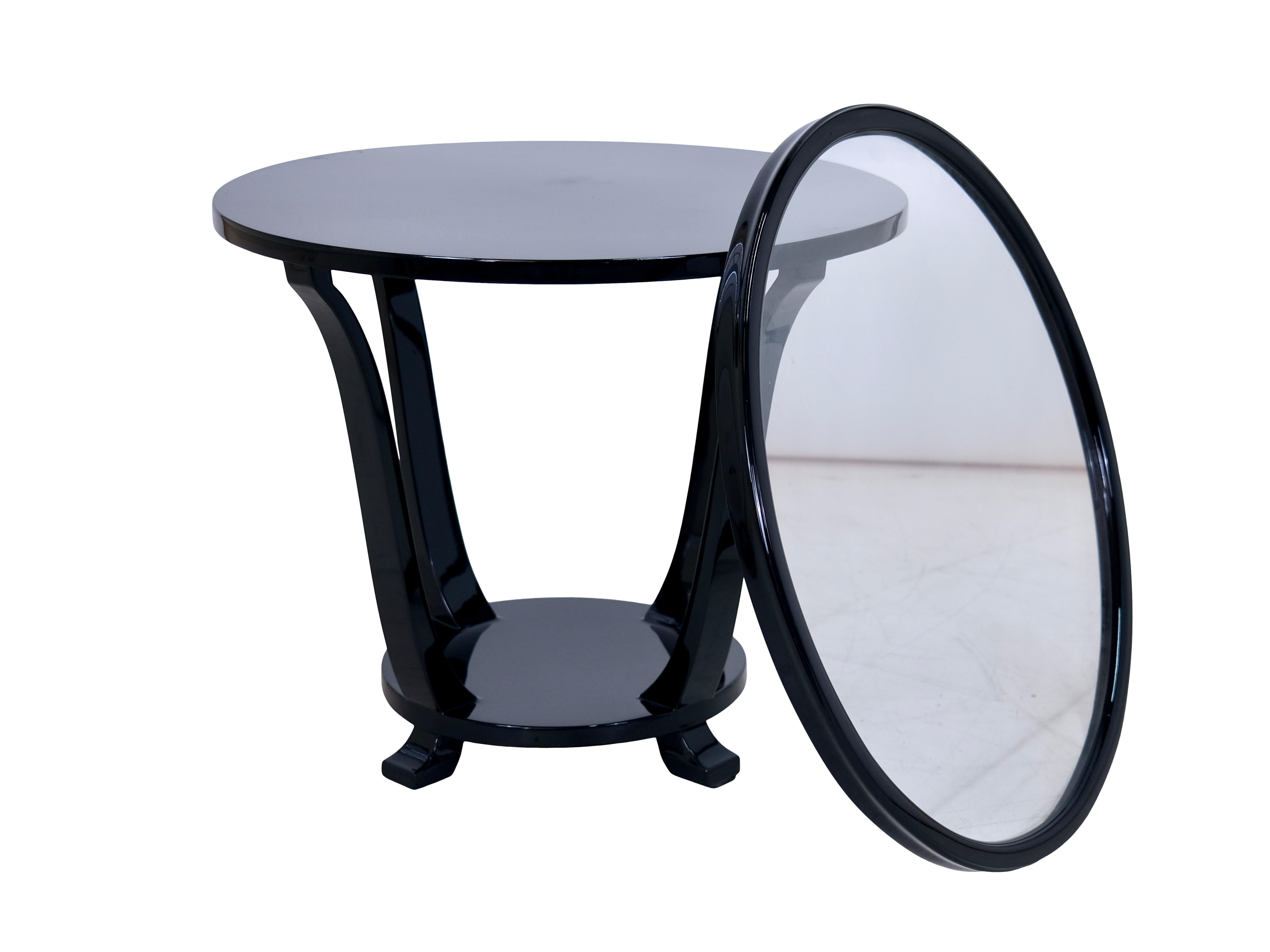 Round Side Table / Coffee Table / Couch Table 
Piano lacquer, black high gloss
Removable tray with glass top

Original Art Deco, France, 1930s

Dimensions:
Diameter: 71 cm
Height: 58 cm. 