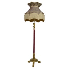 Lampada da terra francese Boudoir del 1930 in legno dorato con frange e nappe, lampada da terra standard barocca