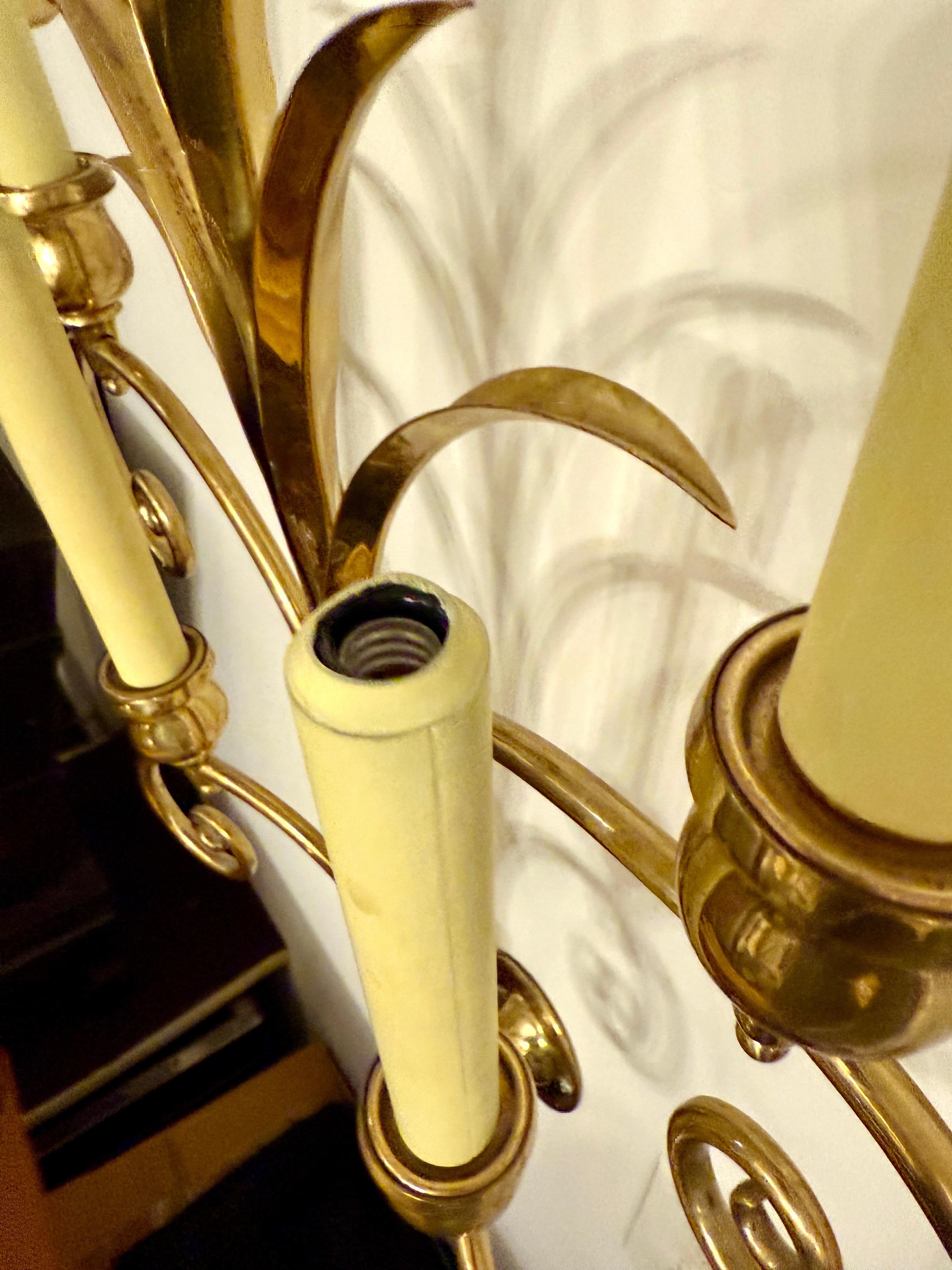 Neo-Regency Sconcese francesi a candelabro degli anni '30 in ottone, COPPIA in vendita