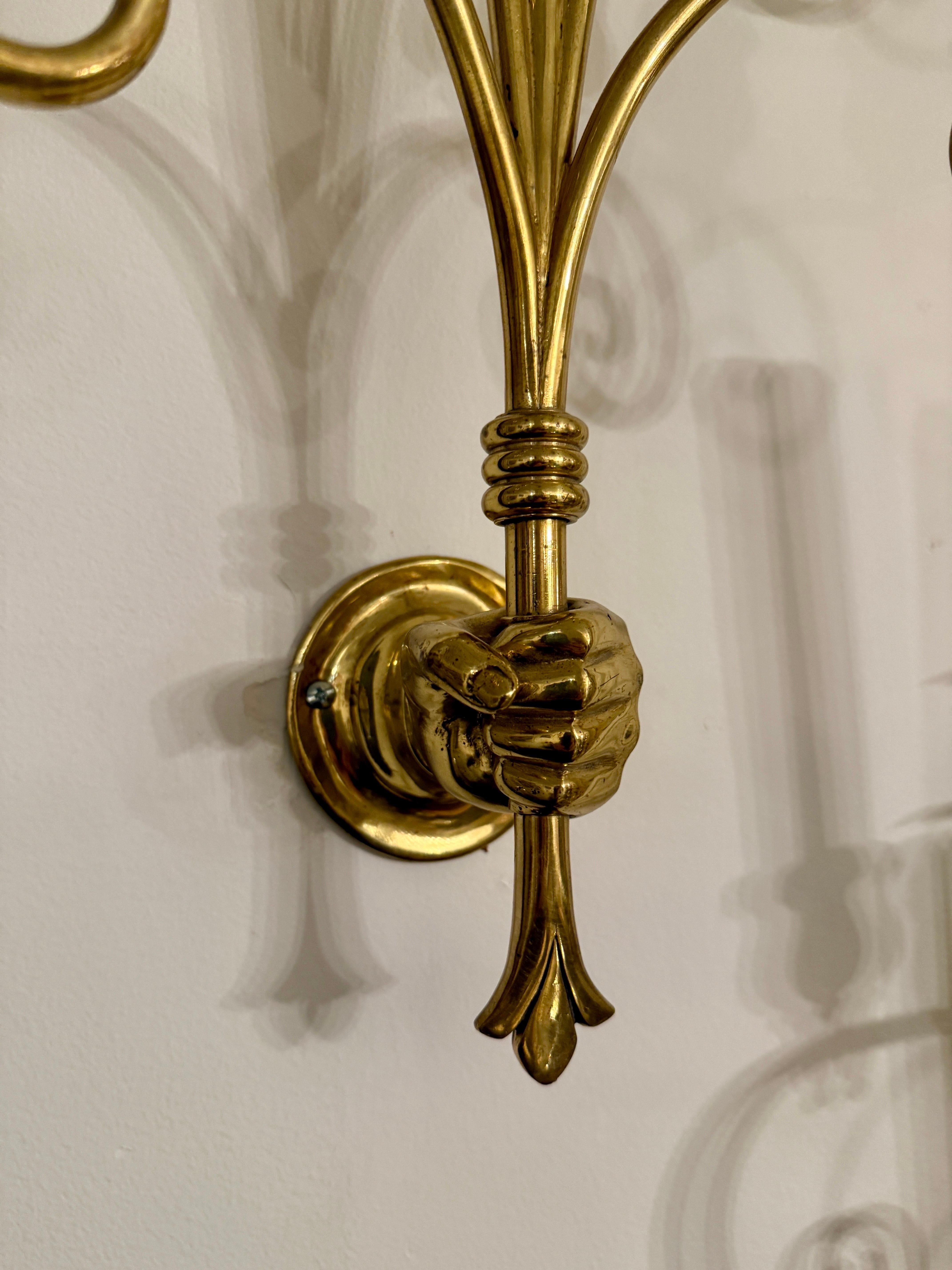 Sconcese francesi a candelabro degli anni '30 in ottone, COPPIA In condizioni buone in vendita a North Miami, FL