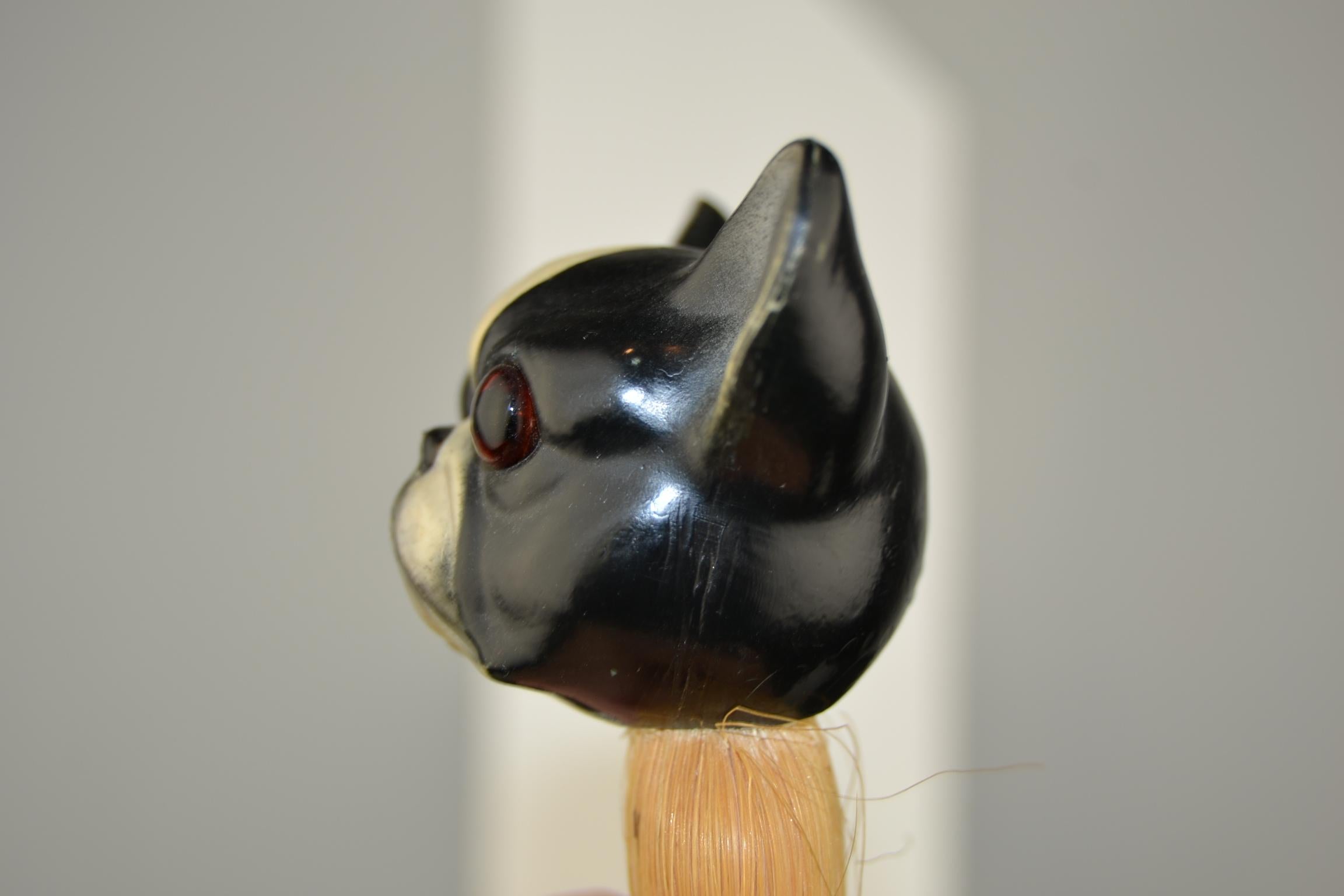 1930s French Bulldog Brush with Turtle Shell Head, Europe In Good Condition For Sale In Antwerp, BE