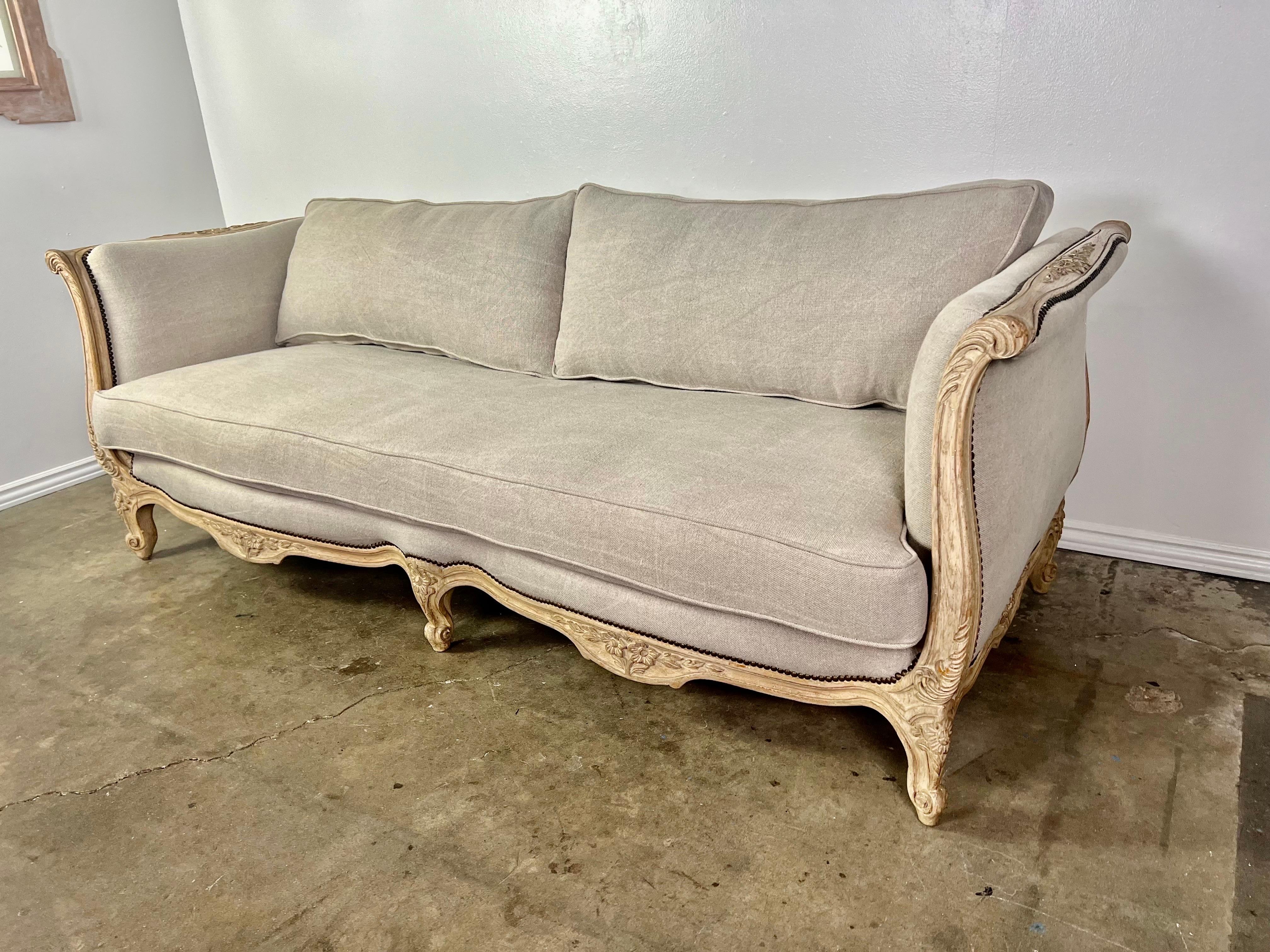Louis XV 1930s French Carved Sofa with Linen Cushions 