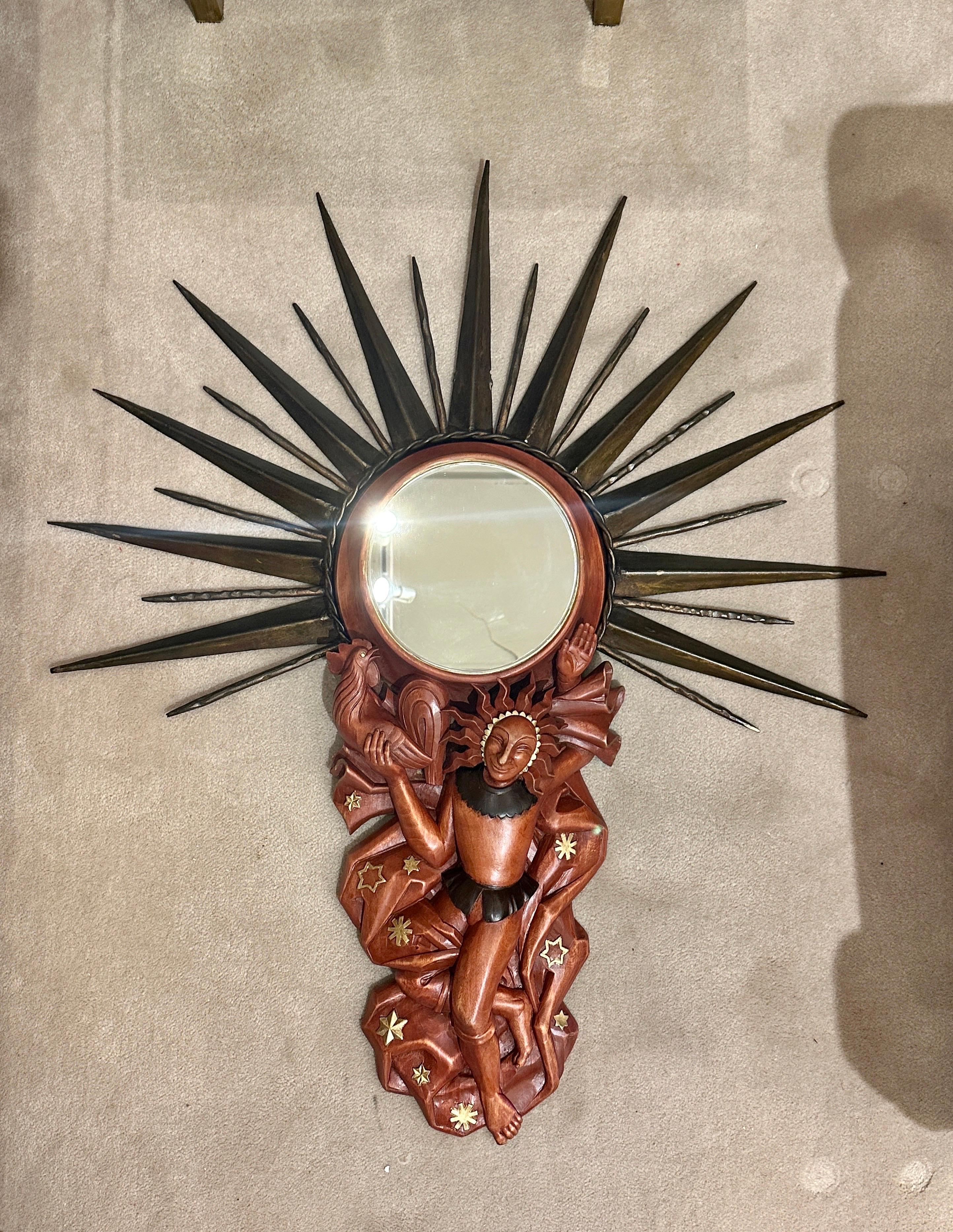 Specchio da parete francese del 1930 in legno intagliato e ottone a raggiera In condizioni buone in vendita a North Miami, FL