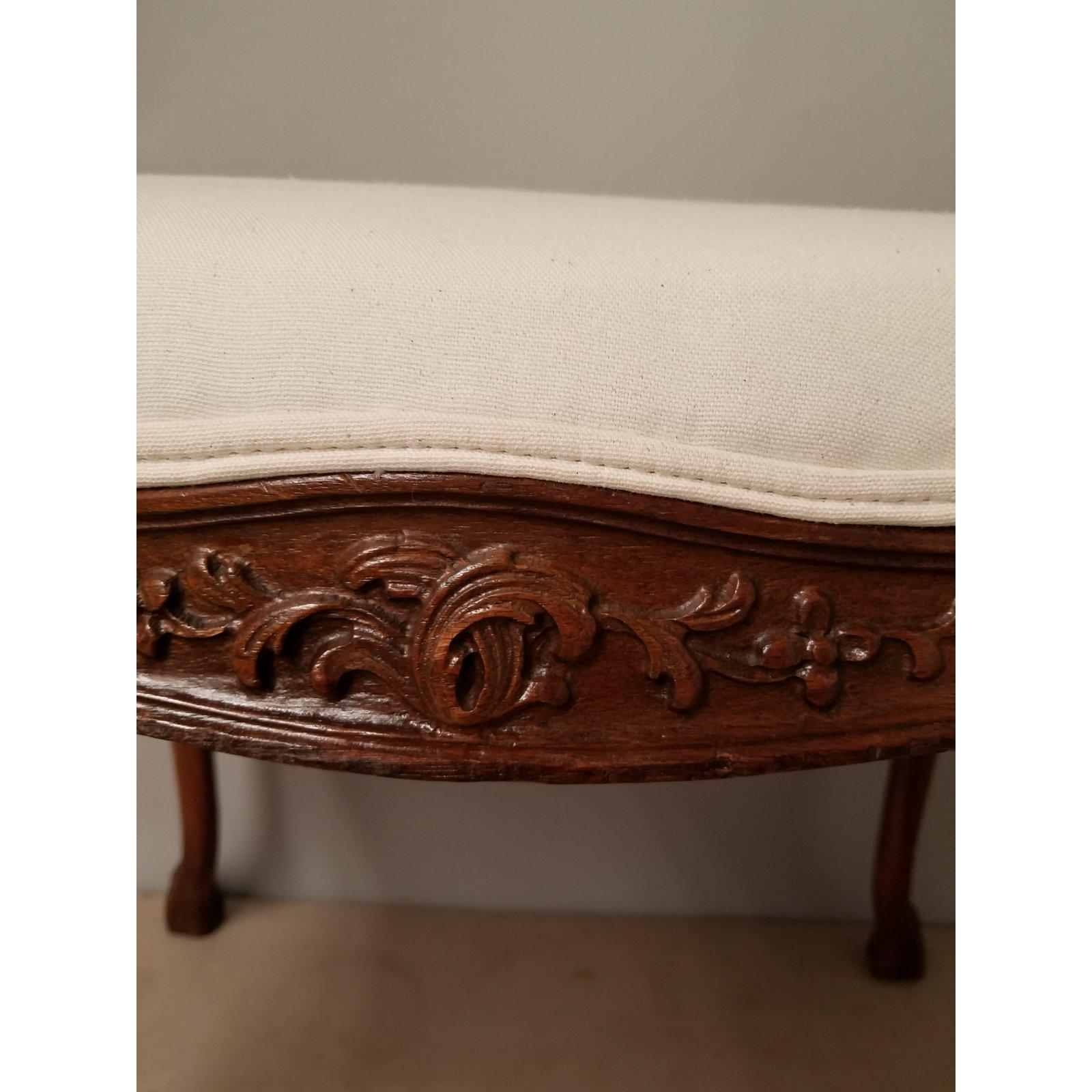 1930s French Country Walnut Bench with Hoof Feet In Excellent Condition In Lambertville, NJ