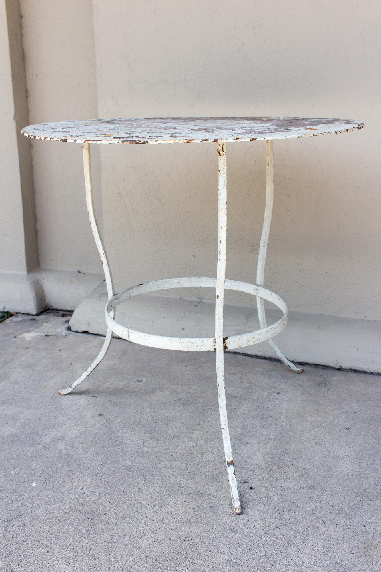 1930s French Distressed Painted Iron Garden Table In Distressed Condition In Houston, TX