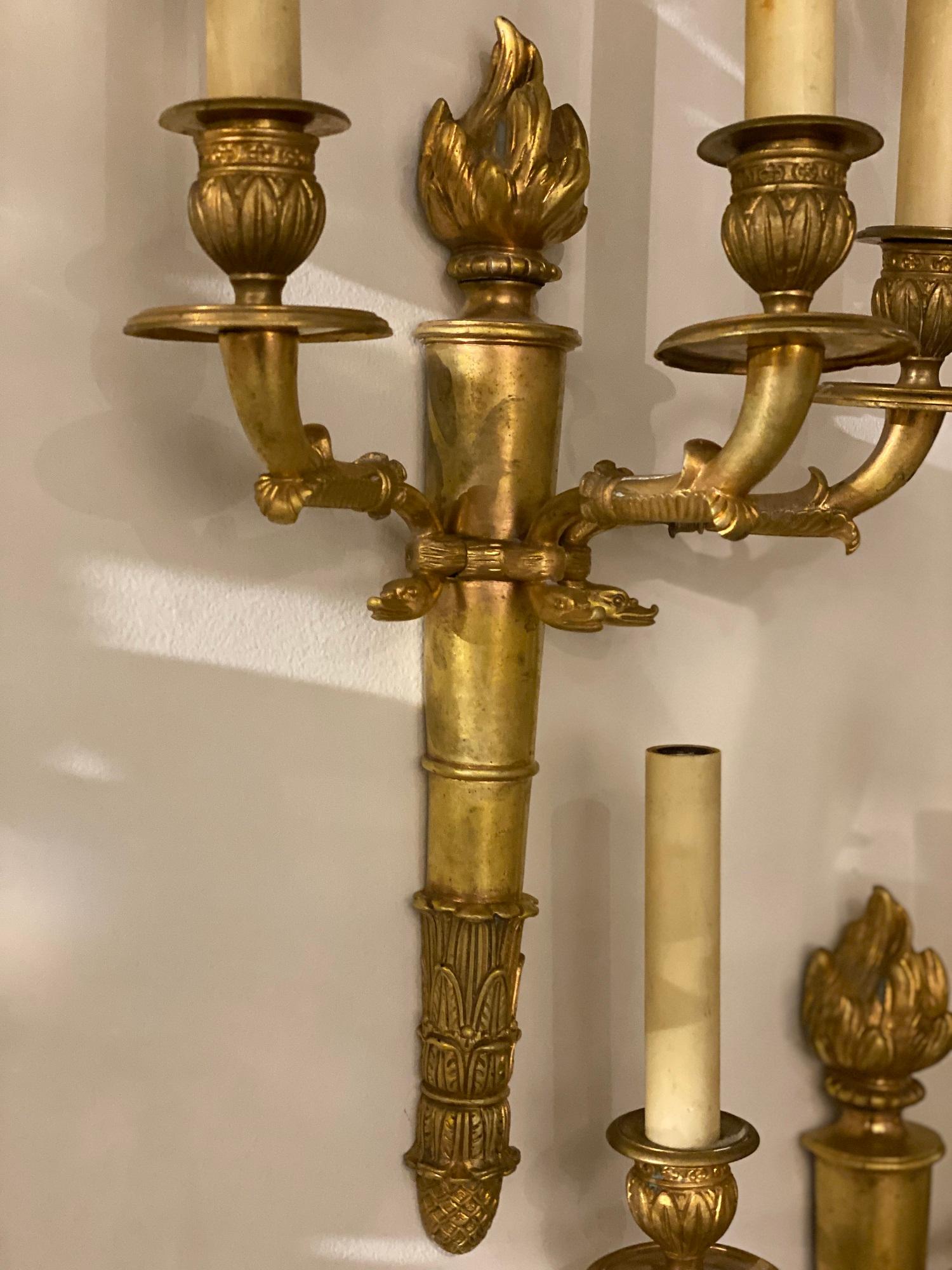 Imperio francés de los años 30 Lámparas de tres luces Dorado en venta