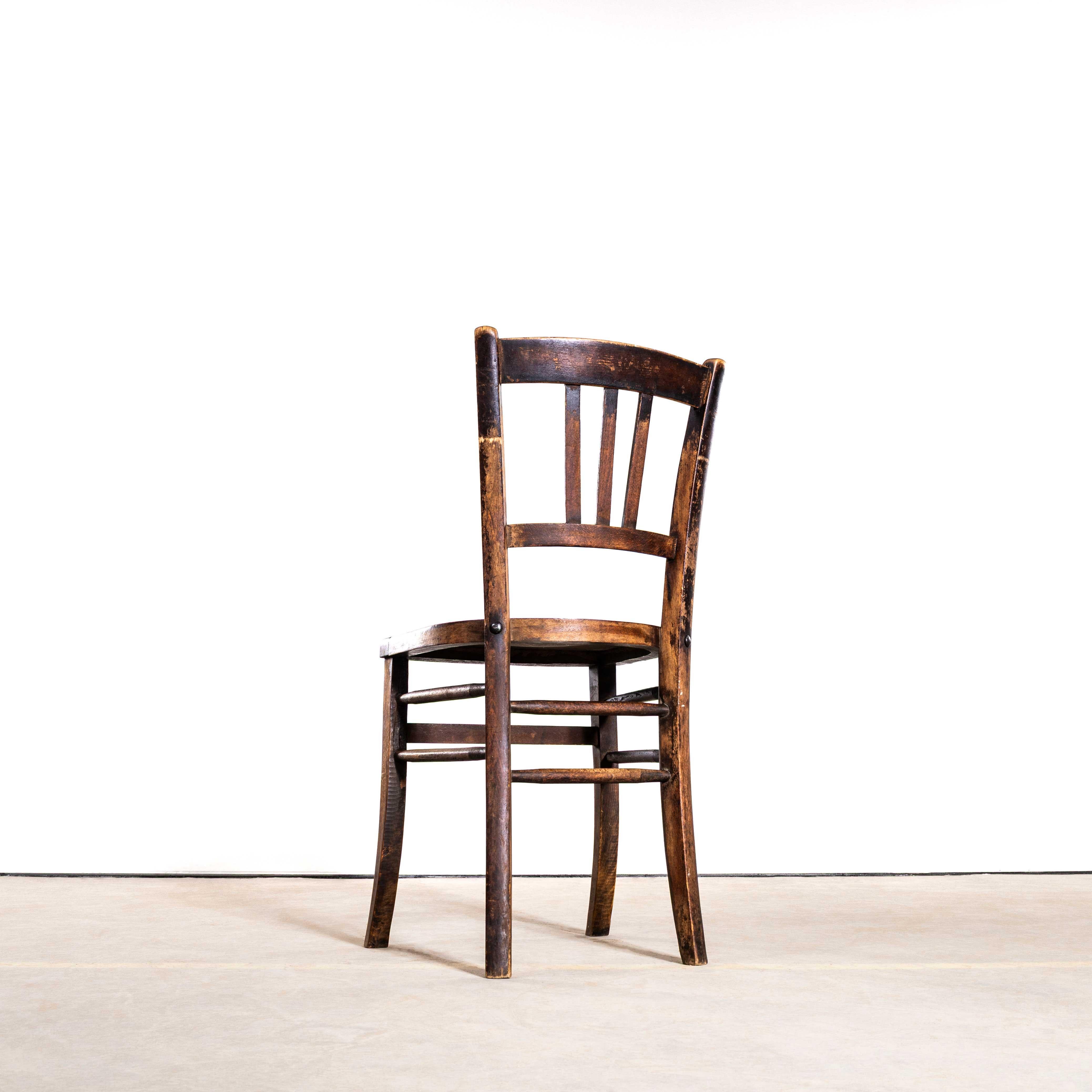 Quercia Sedie da pranzo in rovere scuro della fattoria francese degli anni '30 - Set di otto sedie in vendita