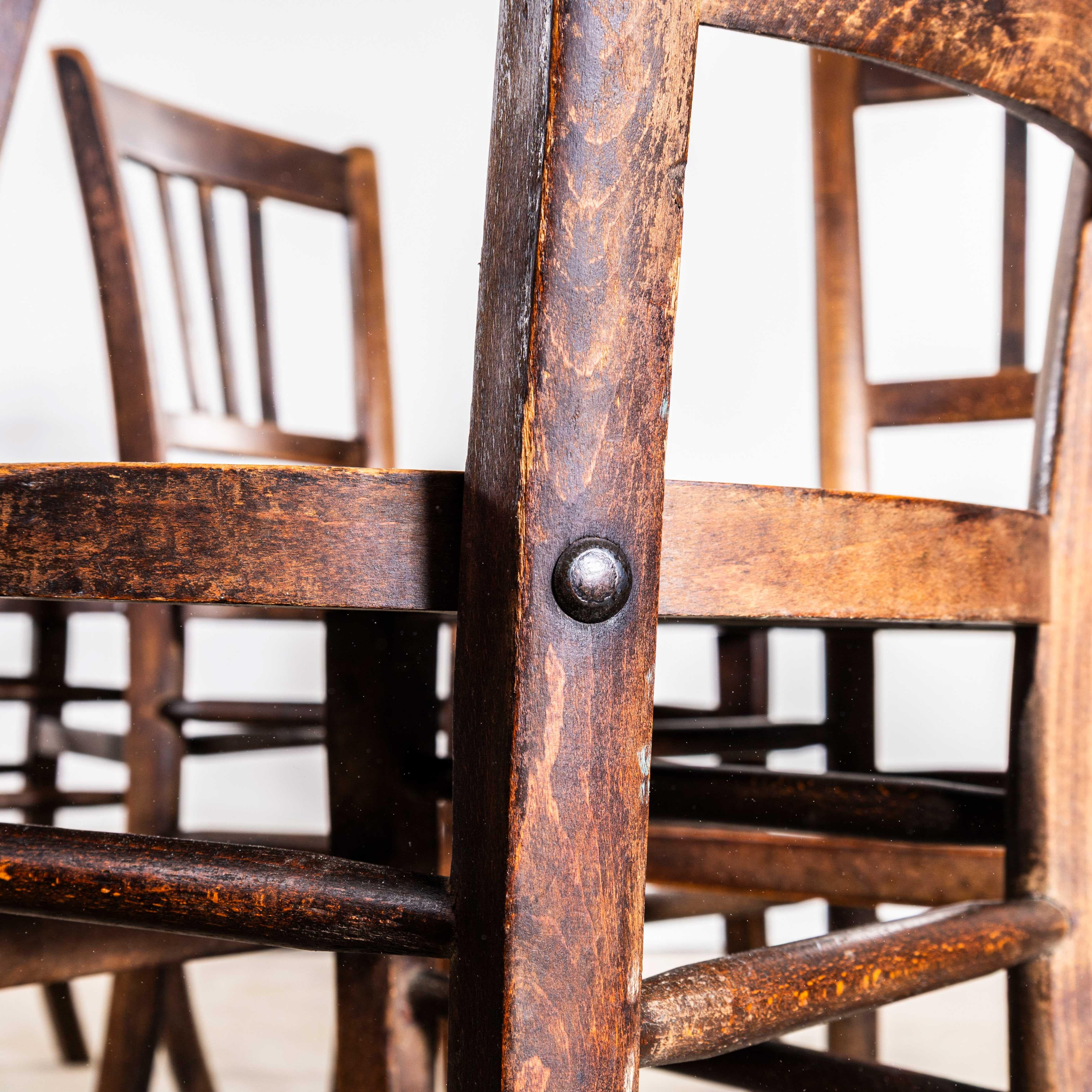 Sedie da pranzo in rovere scuro della fattoria francese degli anni '30 - Set di otto sedie in vendita 1