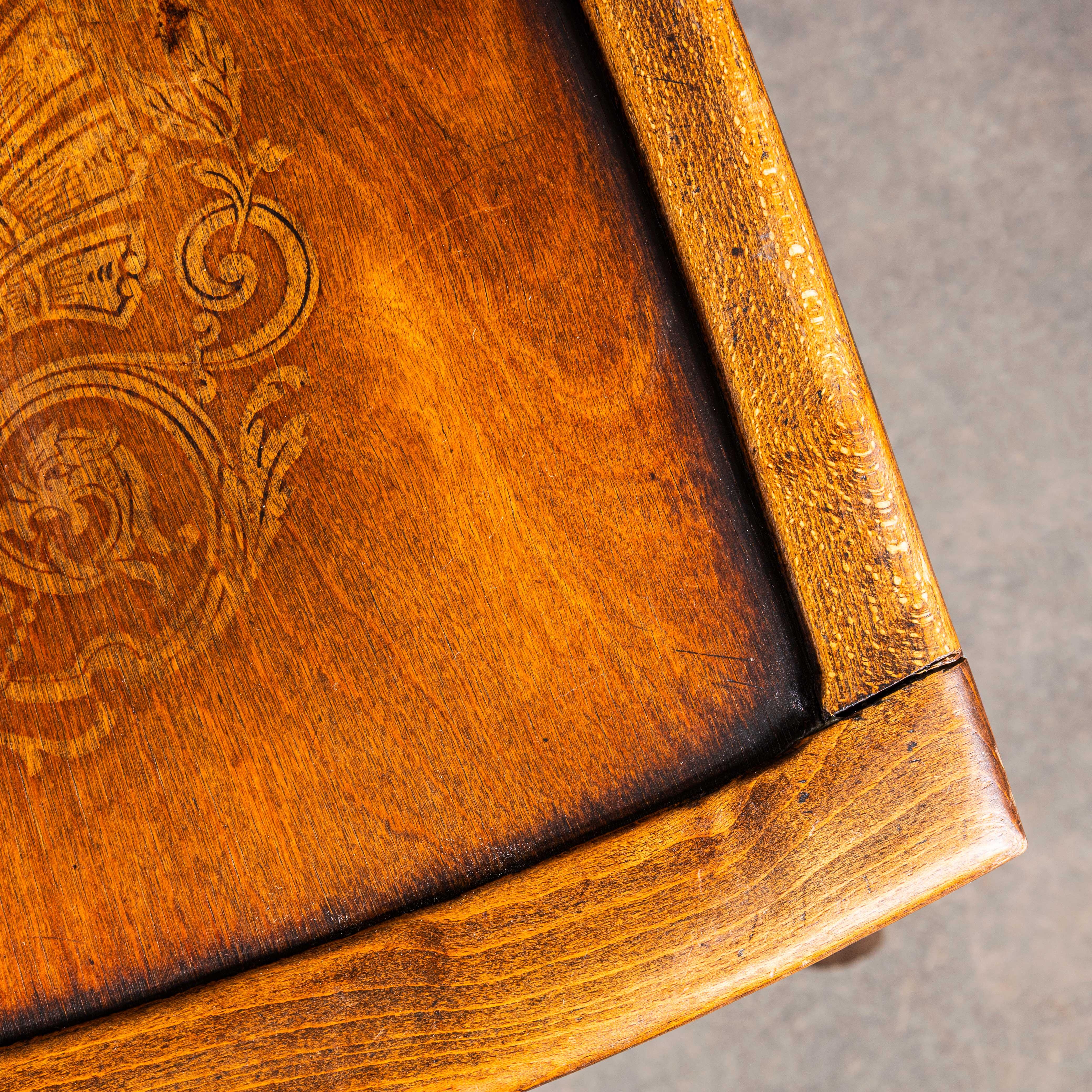 Sedie da pranzo in rovere scuro della fattoria francese degli anni '30 - Set di otto sedie in vendita 2