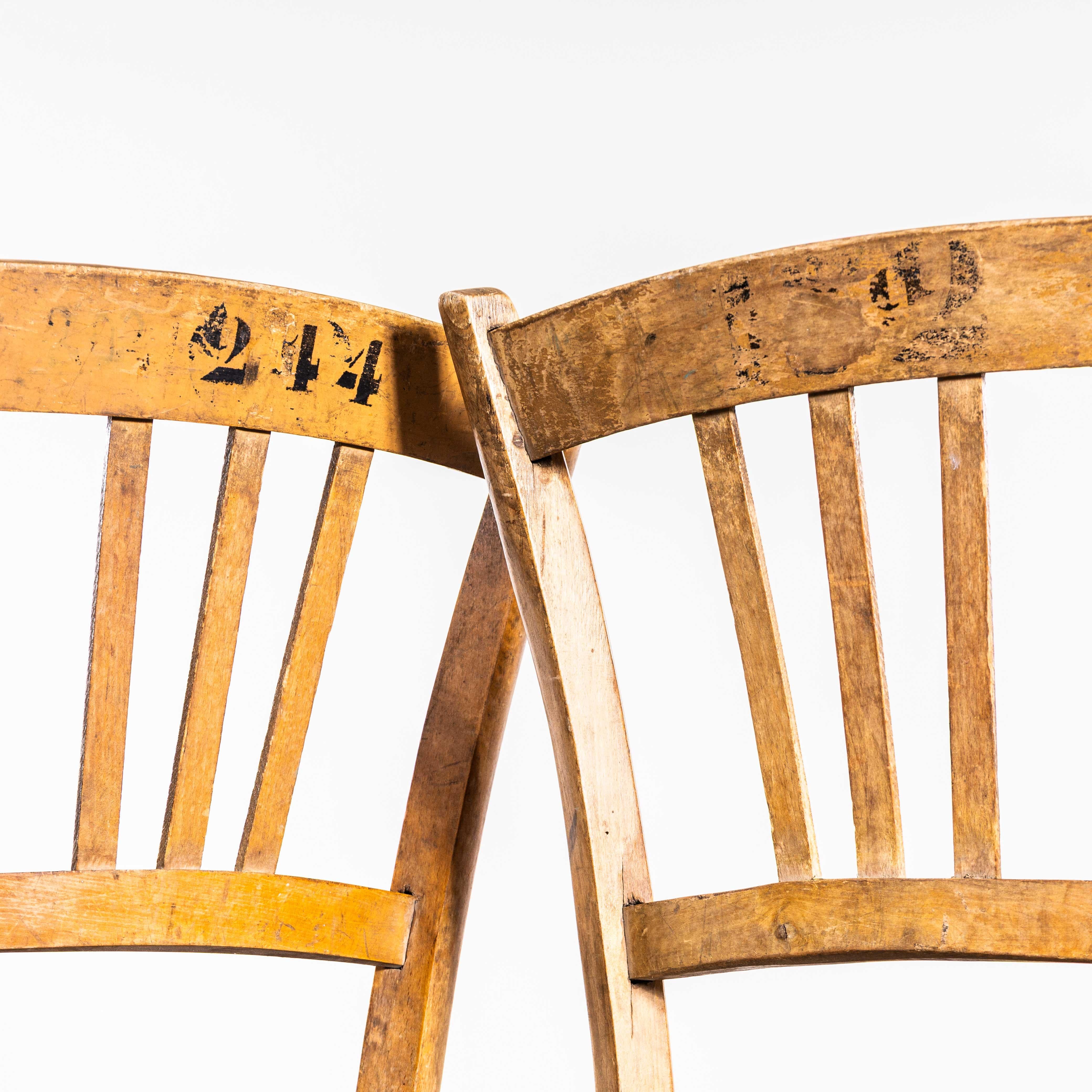 Chaises de salle à manger de ferme française des années 1930 à assise plate en forme de canne - Paire en vente 1