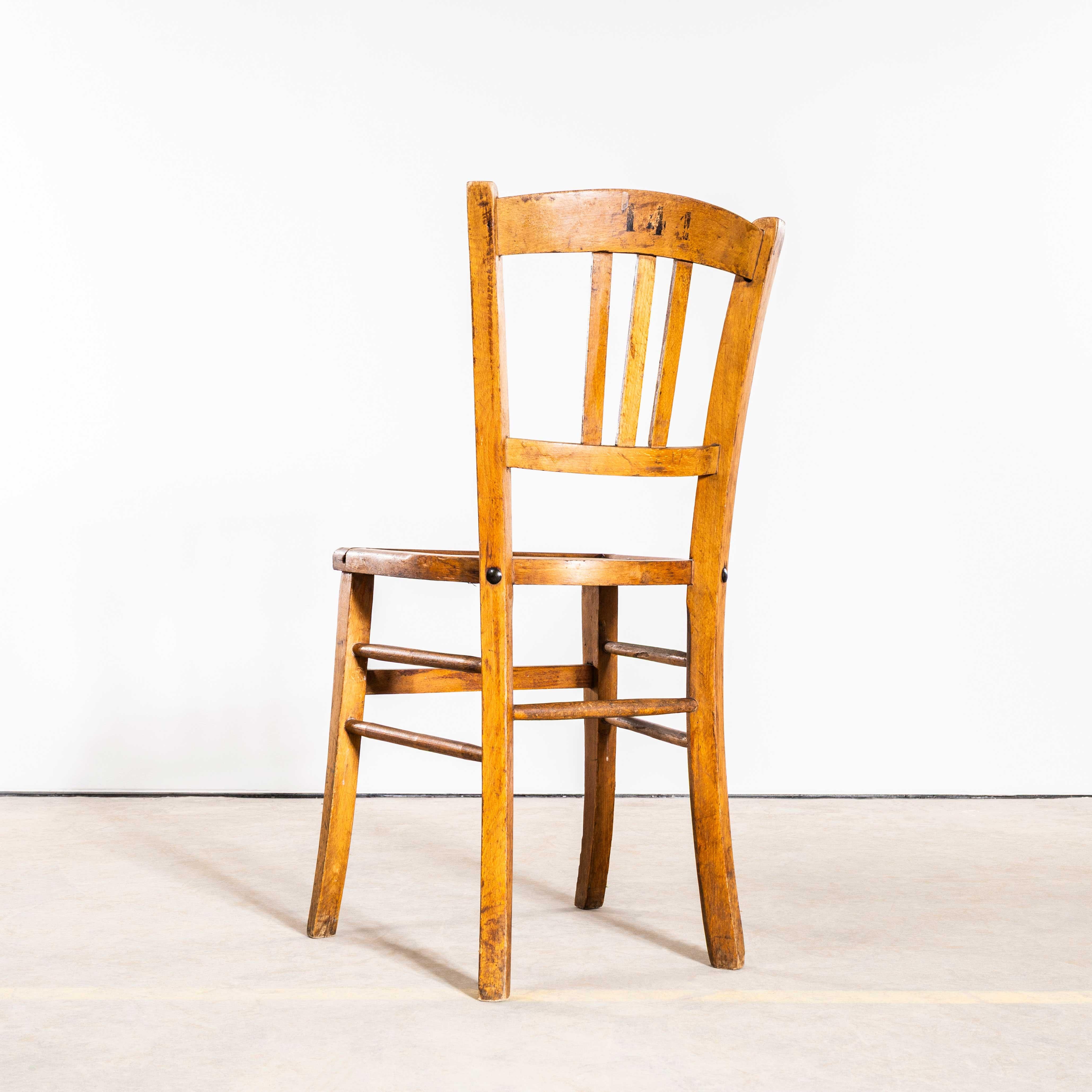 1930's French Farmhouse Perforated Seat Esszimmerstühle - Satz von acht im Angebot 4