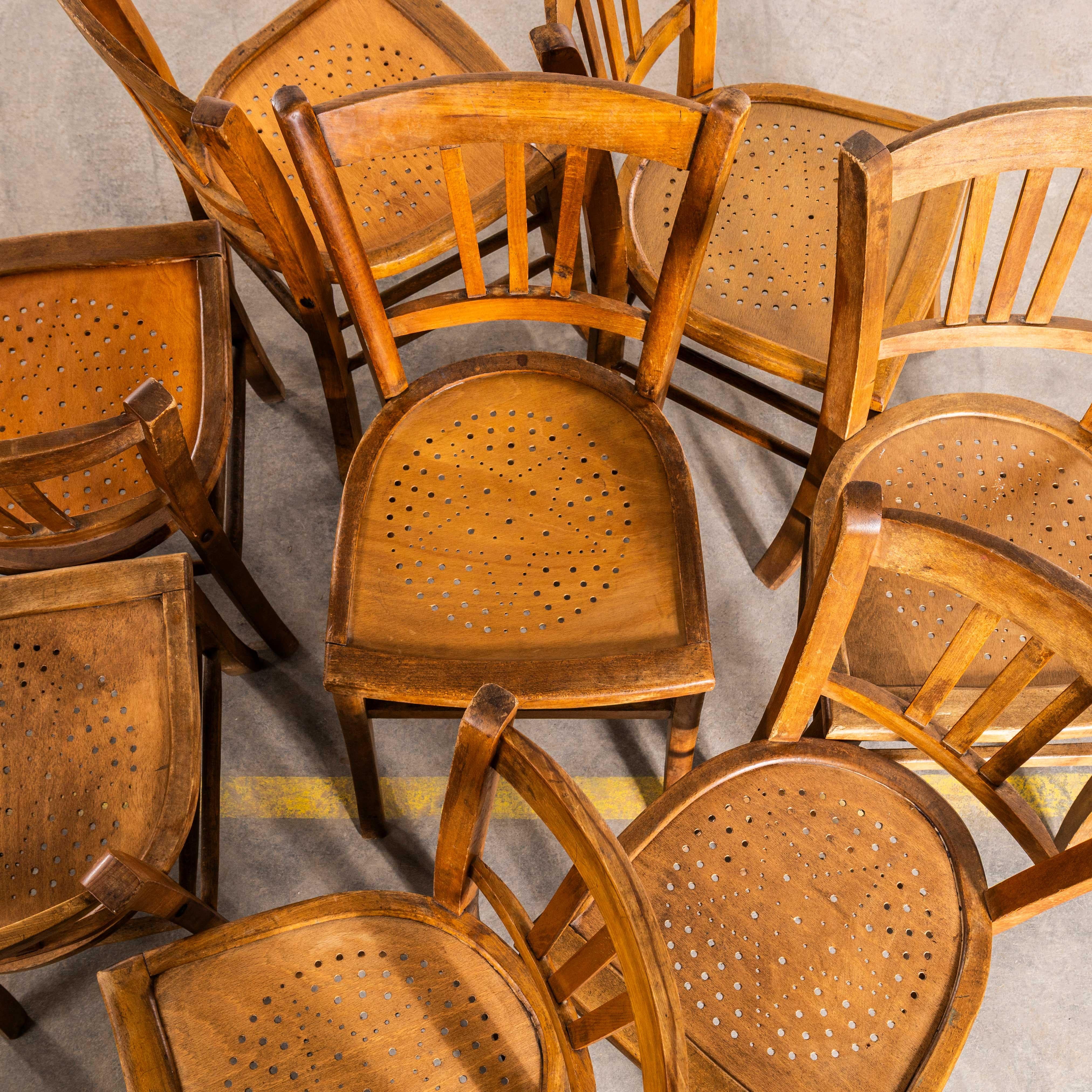 1930's French Farmhouse Perforated Seat Esszimmerstühle - Satz von acht im Angebot 1