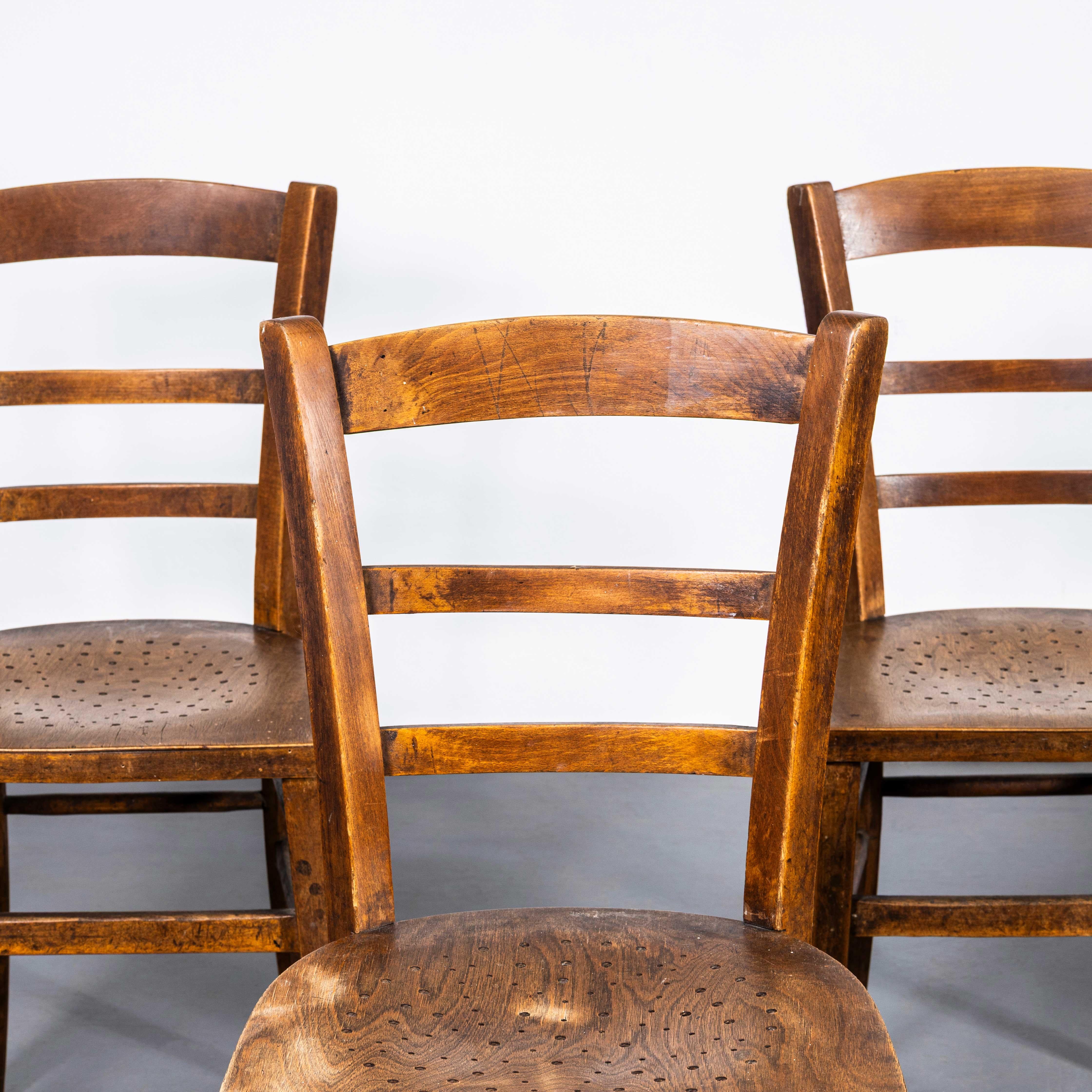 1930's French Farmhouse Perforated Seat Esszimmerstühle - Set von fünf im Angebot 1