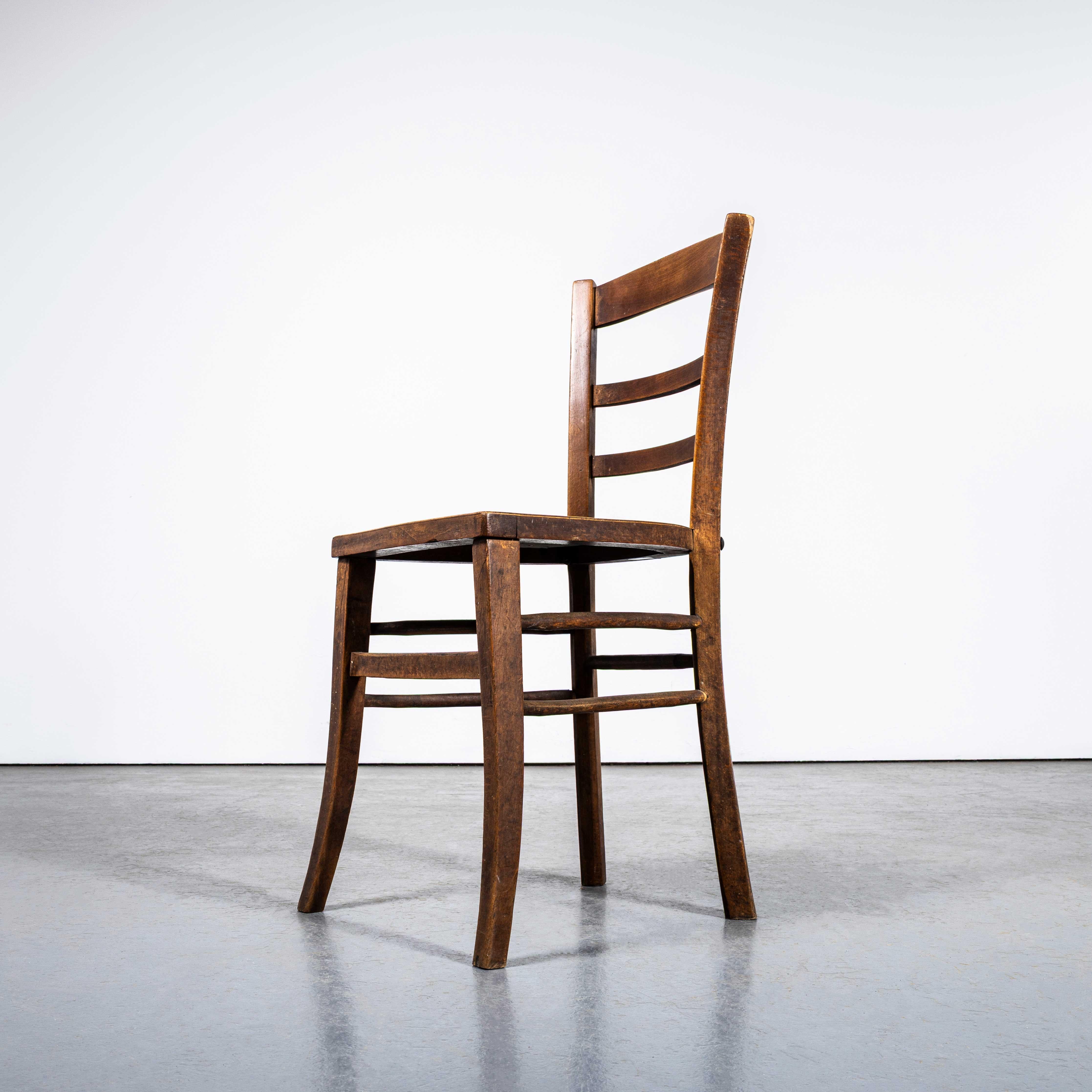 1930's French Farmhouse Perforated Seat Esszimmerstühle - Set von fünf im Angebot 3