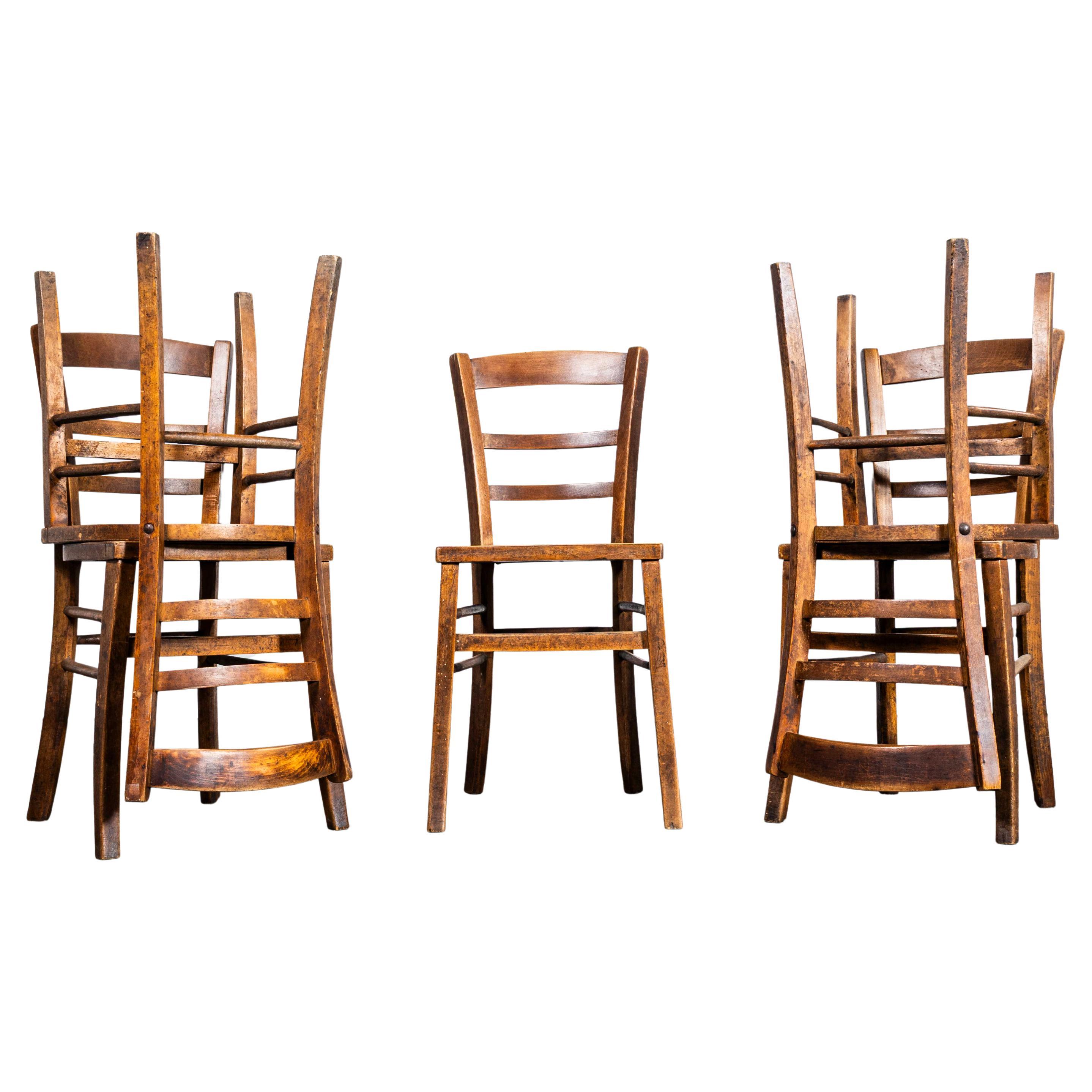 Chaises de salle à manger à assise perforée de style fermier français des années 1930 - Ensemble de cinq chaises