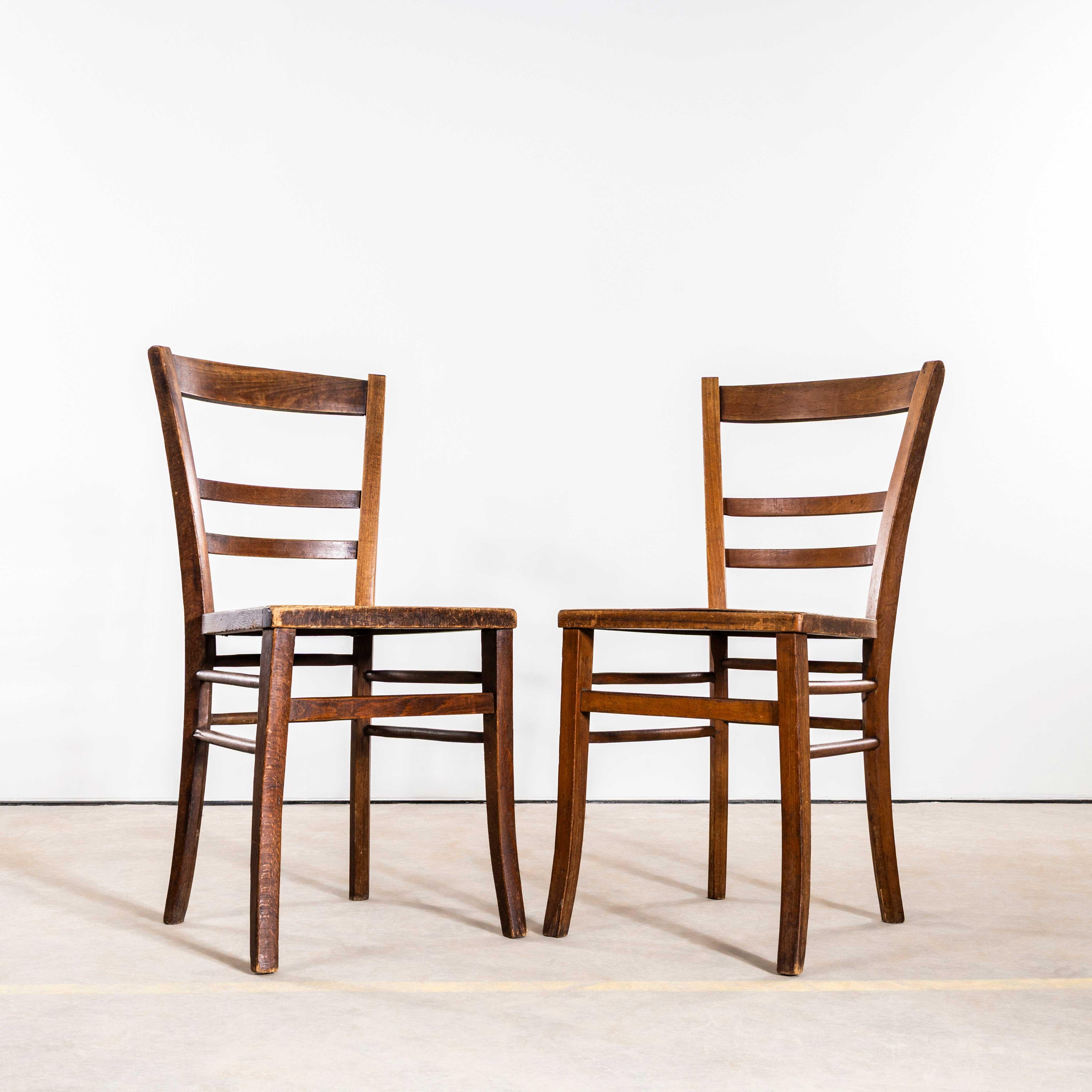 1930's French Ladderback Perforated Seat Dining Chairs - Pair. 
Dieses schöne originale und ungewöhnliche Stuhlpaar stammt aus Südfrankreich und hat leider keine Herstellermarke. Wir haben diese exakte Form und den perforierten Sitz noch nie gesehen