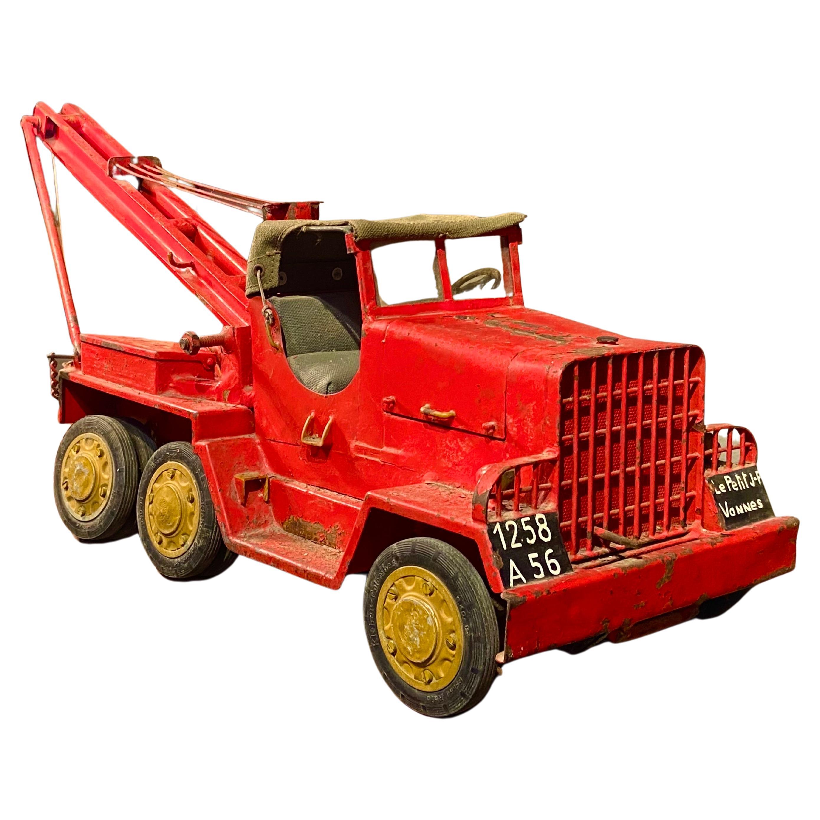 1930s French Large Tow Truck Toy in Red Metal For Sale
