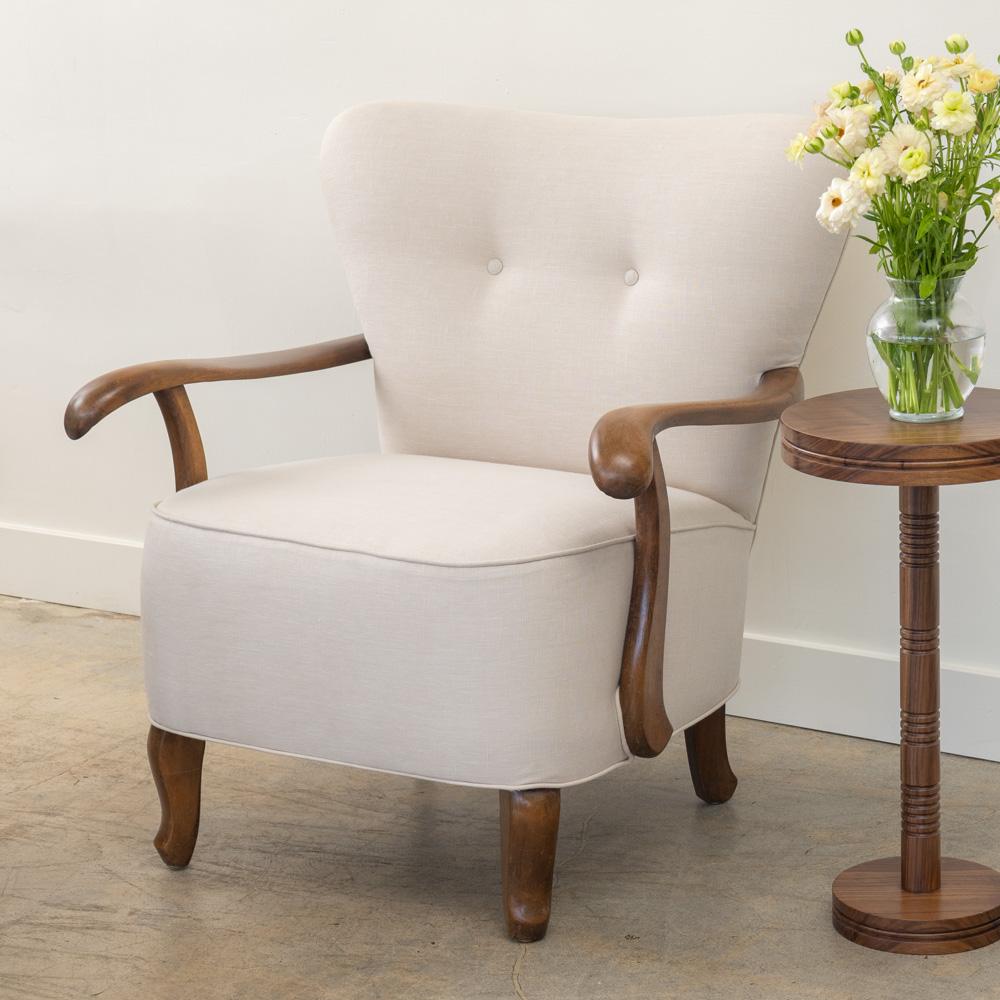 Art déco 1930s French Linen Armchair en vente