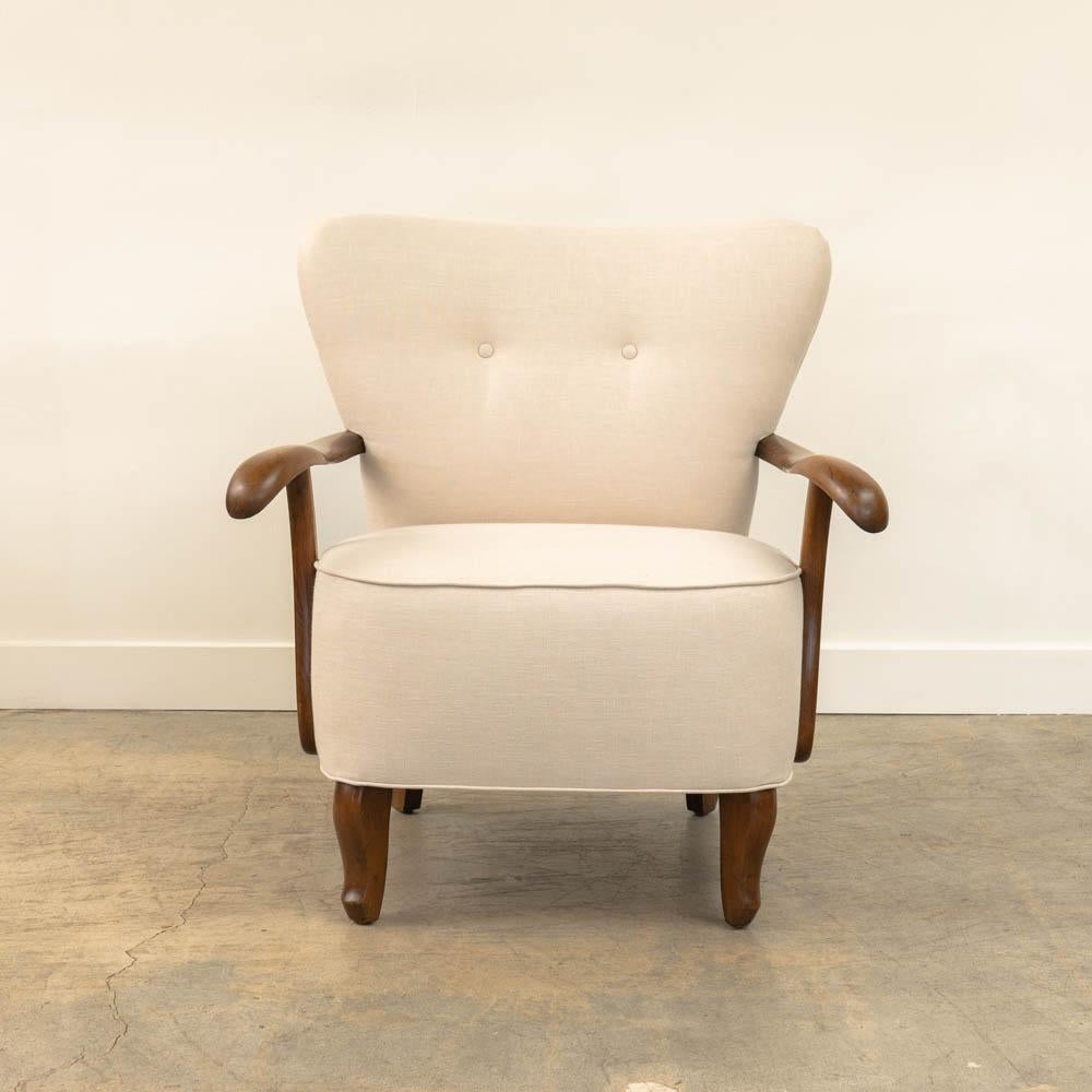 Français 1930s French Linen Armchair en vente