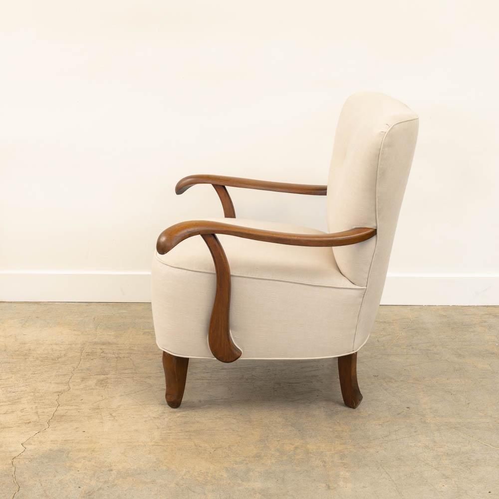 1930s French Linen Armchair Bon état - En vente à Los Angeles, CA