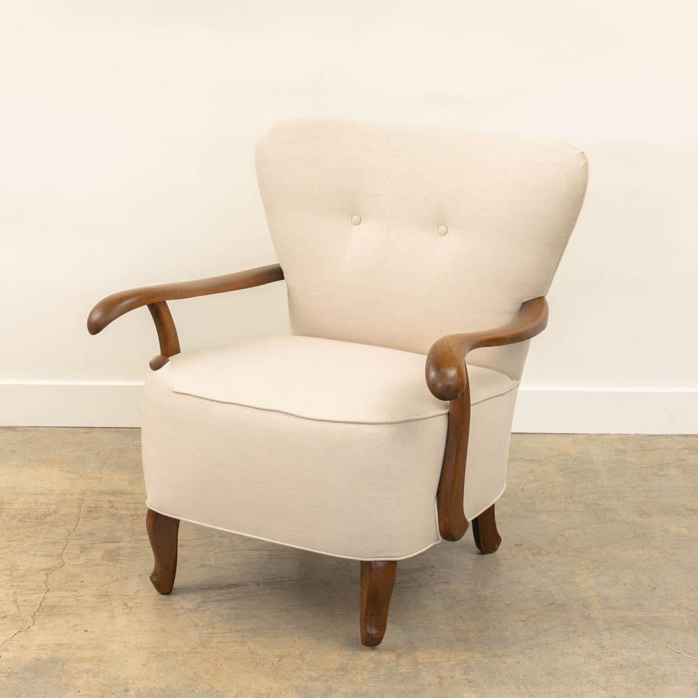 1930s French Linen Armchair en vente 1