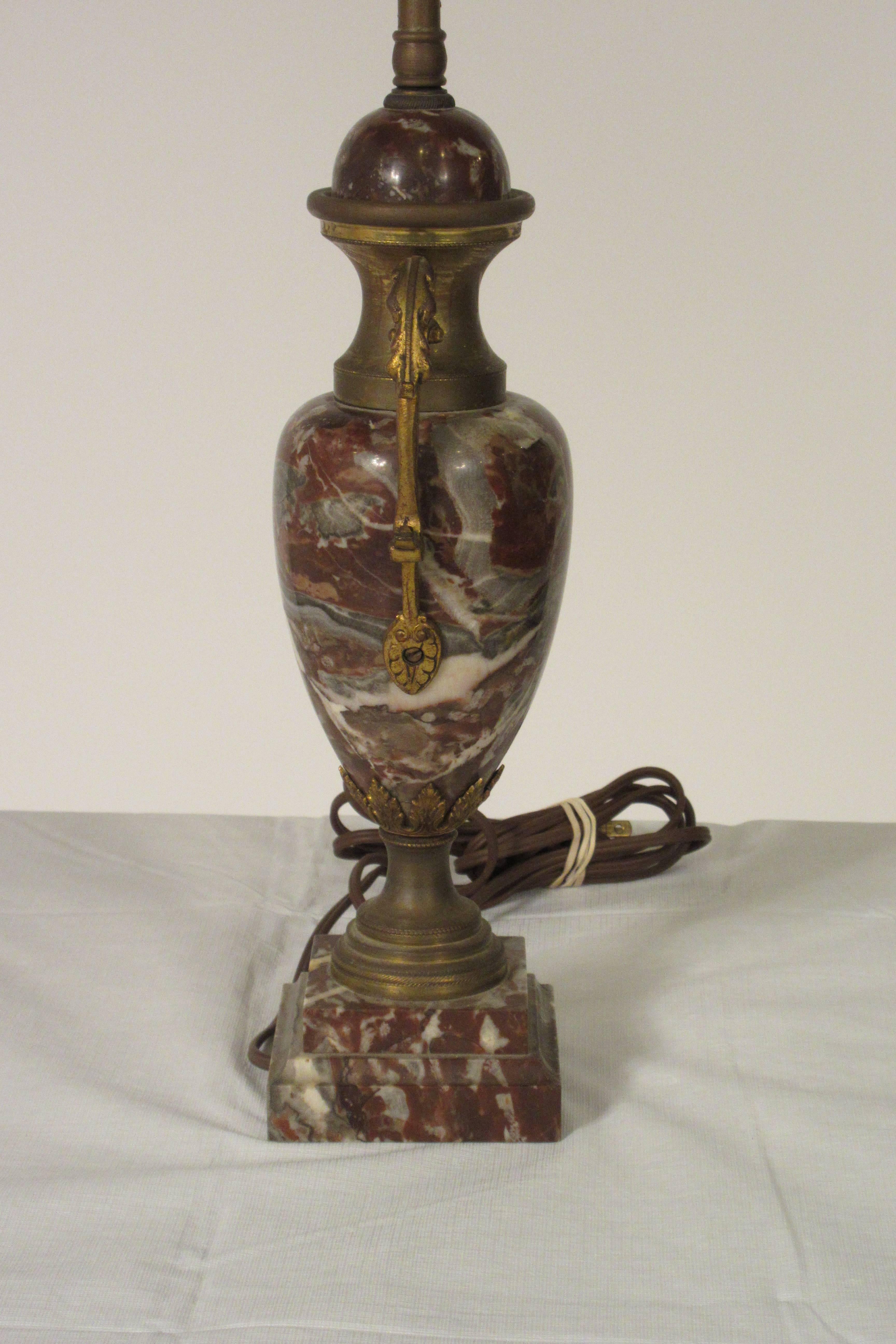 1930s French Marble Table Lamp Brass Accents For Sale 2