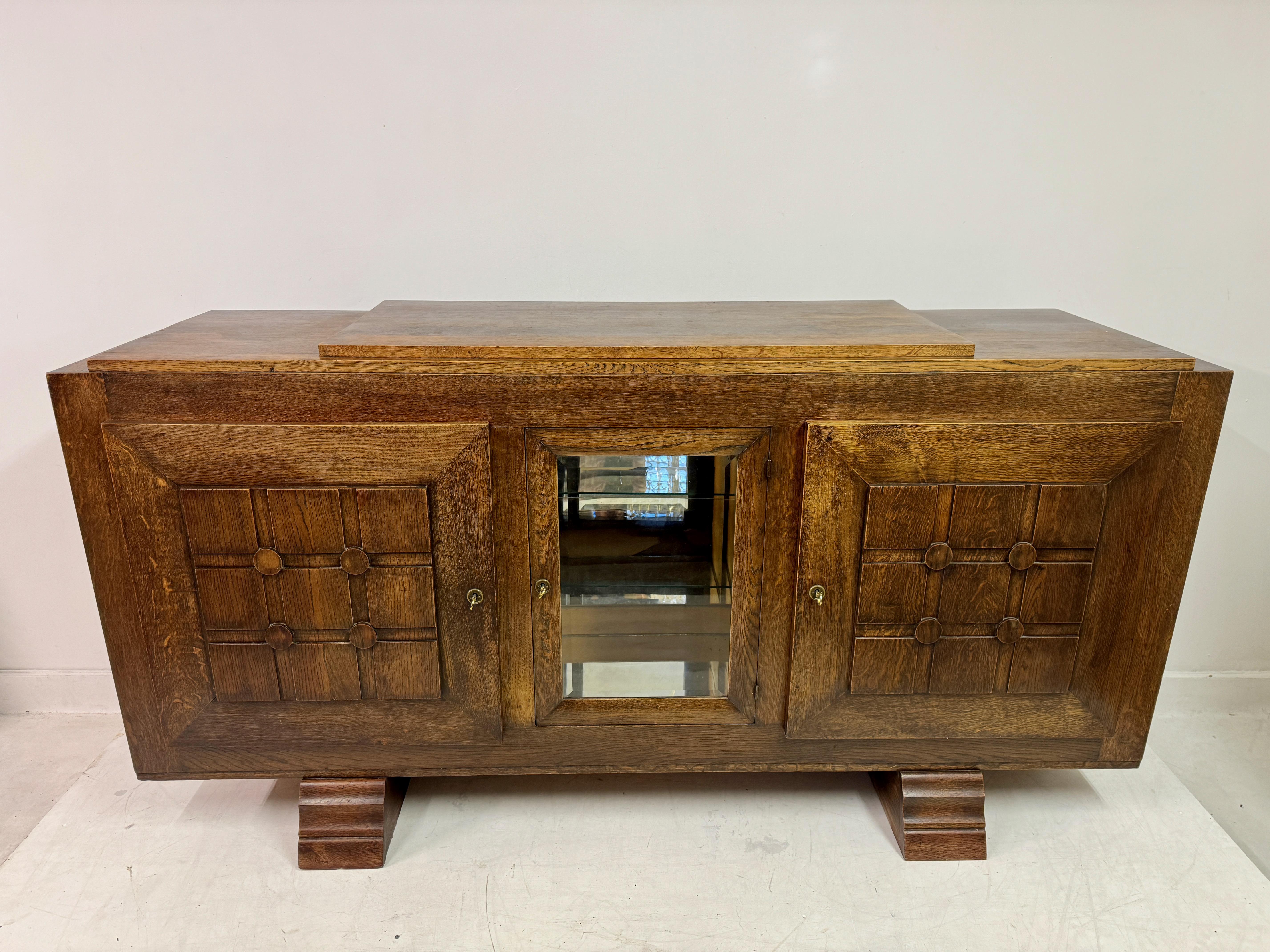 1930s French Oak Sideboard By Gaston Poisson In Good Condition For Sale In London, London