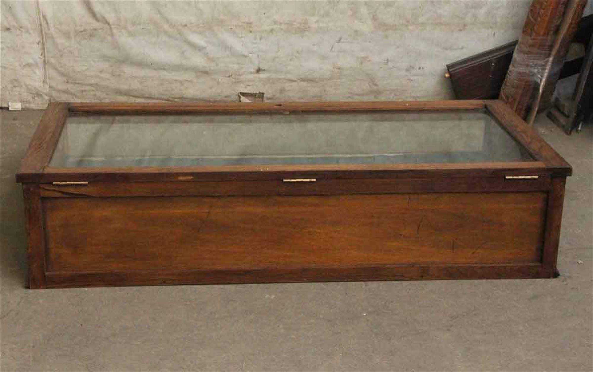 1930s French Oak Vintage Slant Table Top Display Case In Good Condition In New York, NY