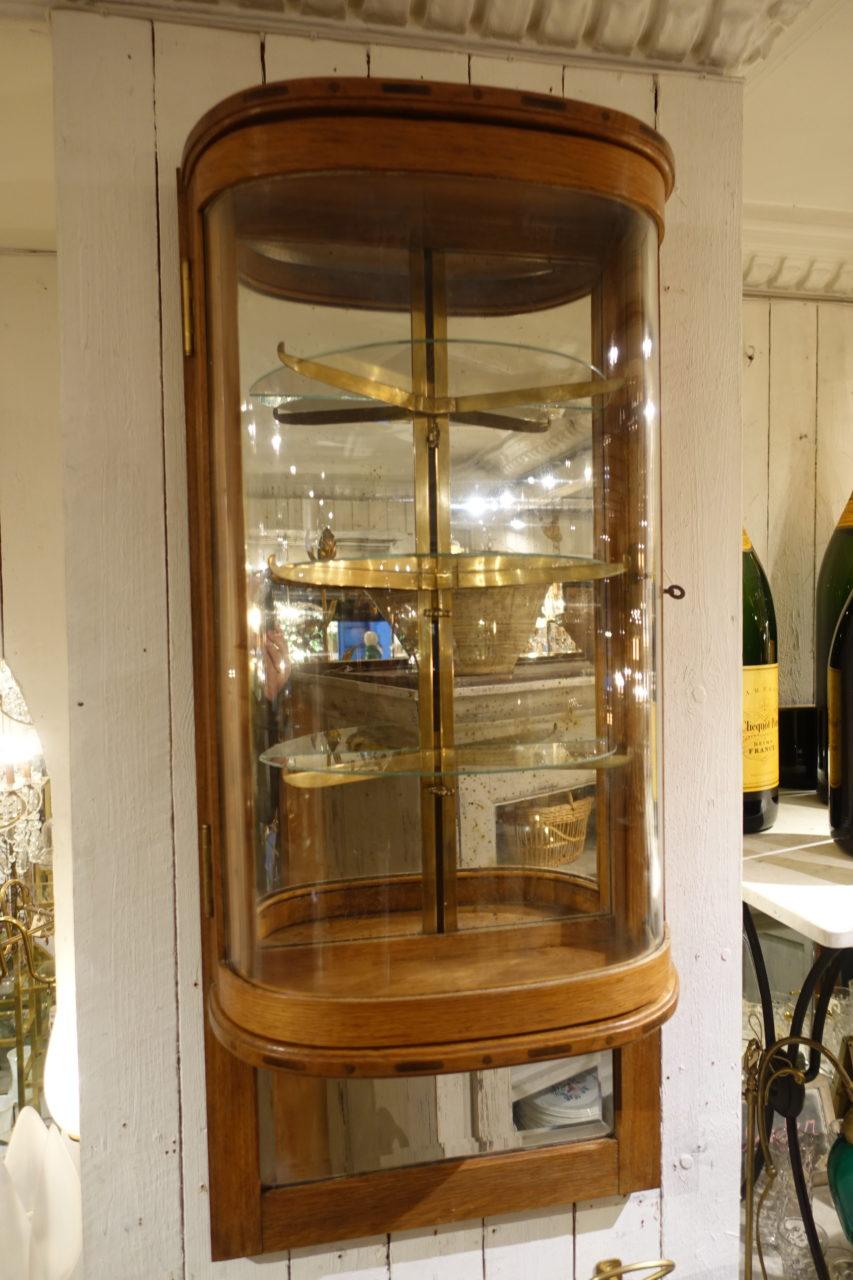 1930s French Oak Vitrine (Französisch)