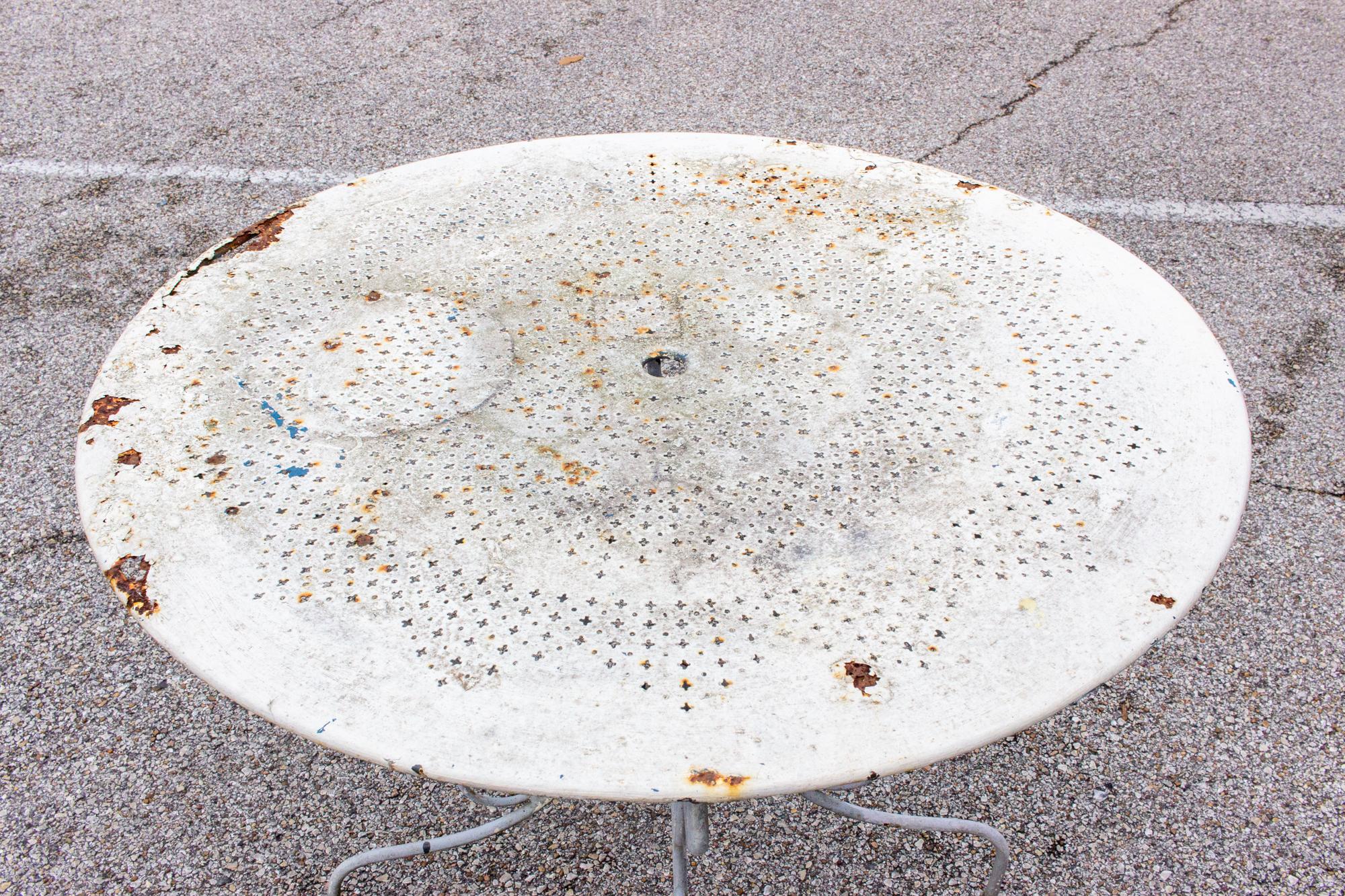 1930s French Painted Metal Garden Table with Pierced Top 8