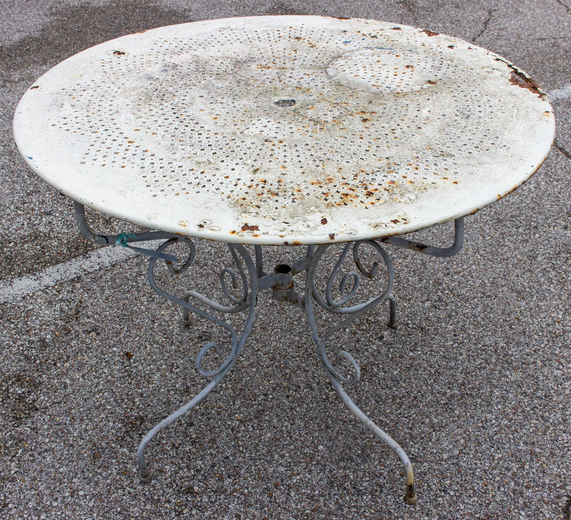 Mid-20th Century 1930s French Painted Metal Garden Table with Pierced Top