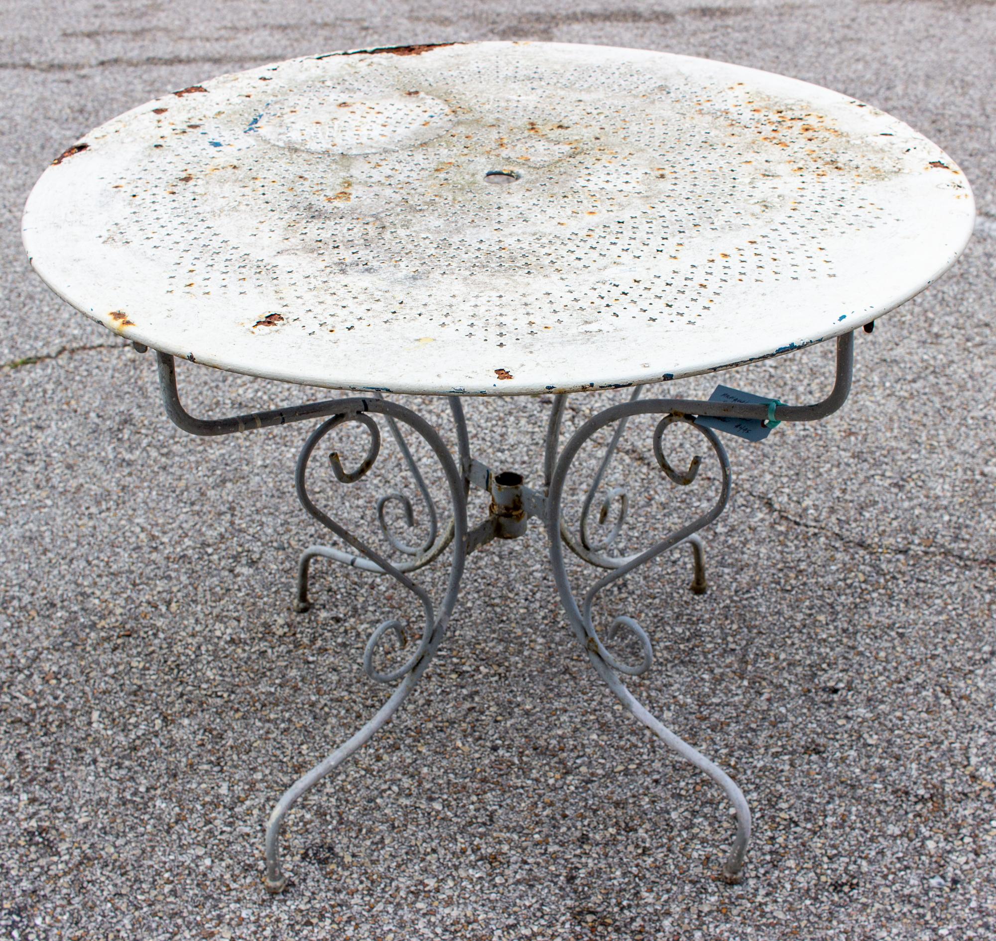 1930s French Painted Metal Garden Table with Pierced Top 1