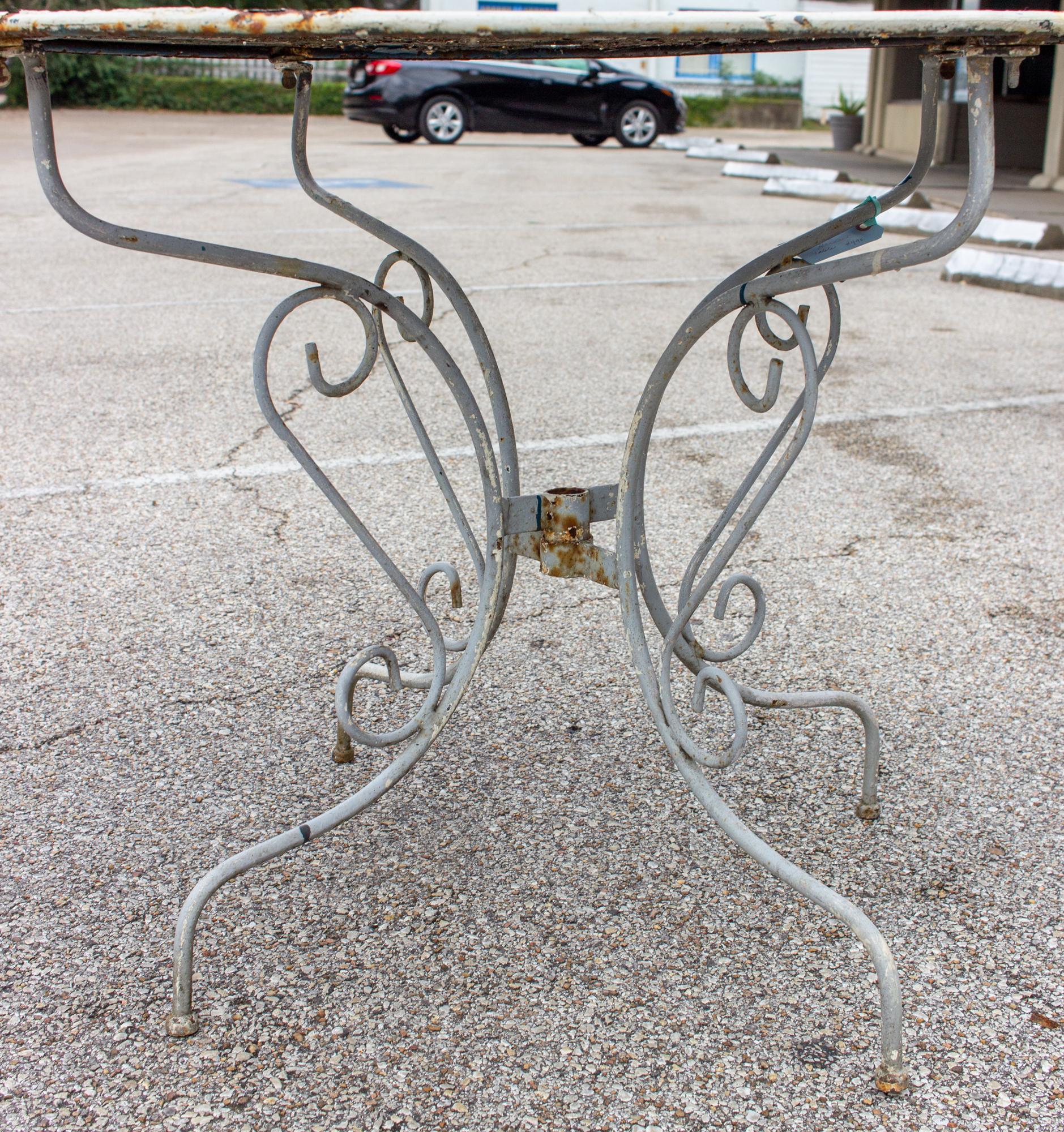 1930s French Painted Metal Garden Table with Pierced Top 3