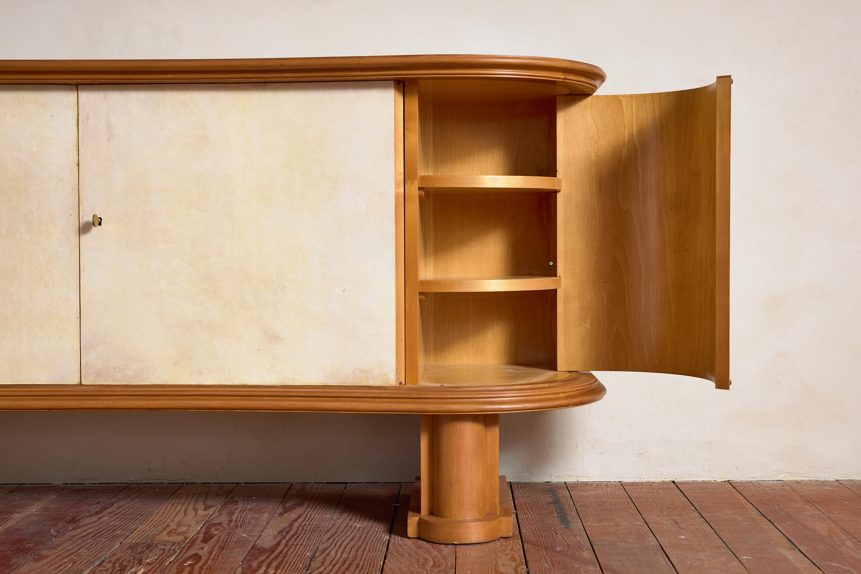 1930's French Parchment Sideboard In condizioni buone in vendita a Beverly Hills, CA