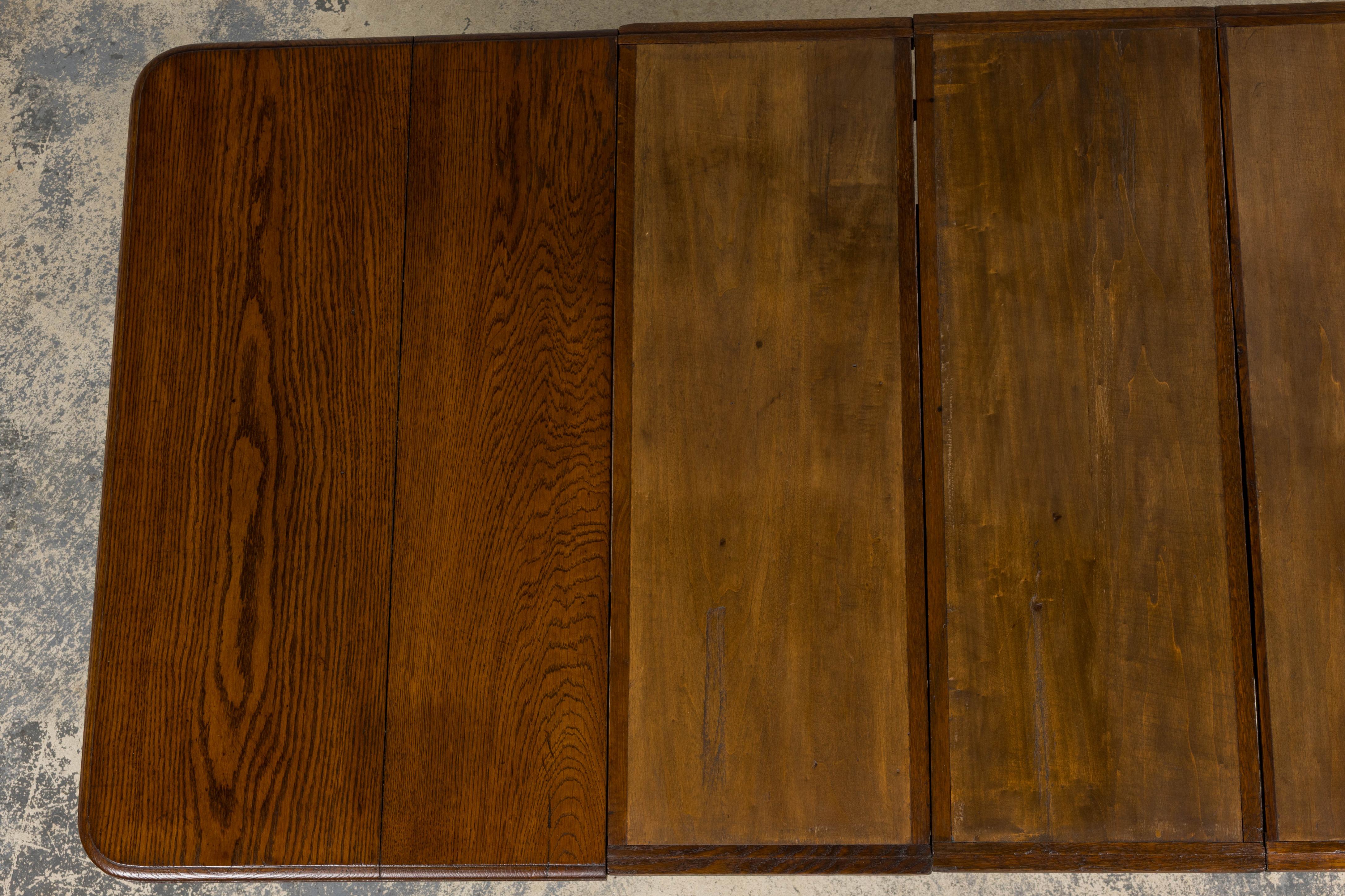 1930s French Parisian Art Deco Oak Extendable Dining Table For Sale 4