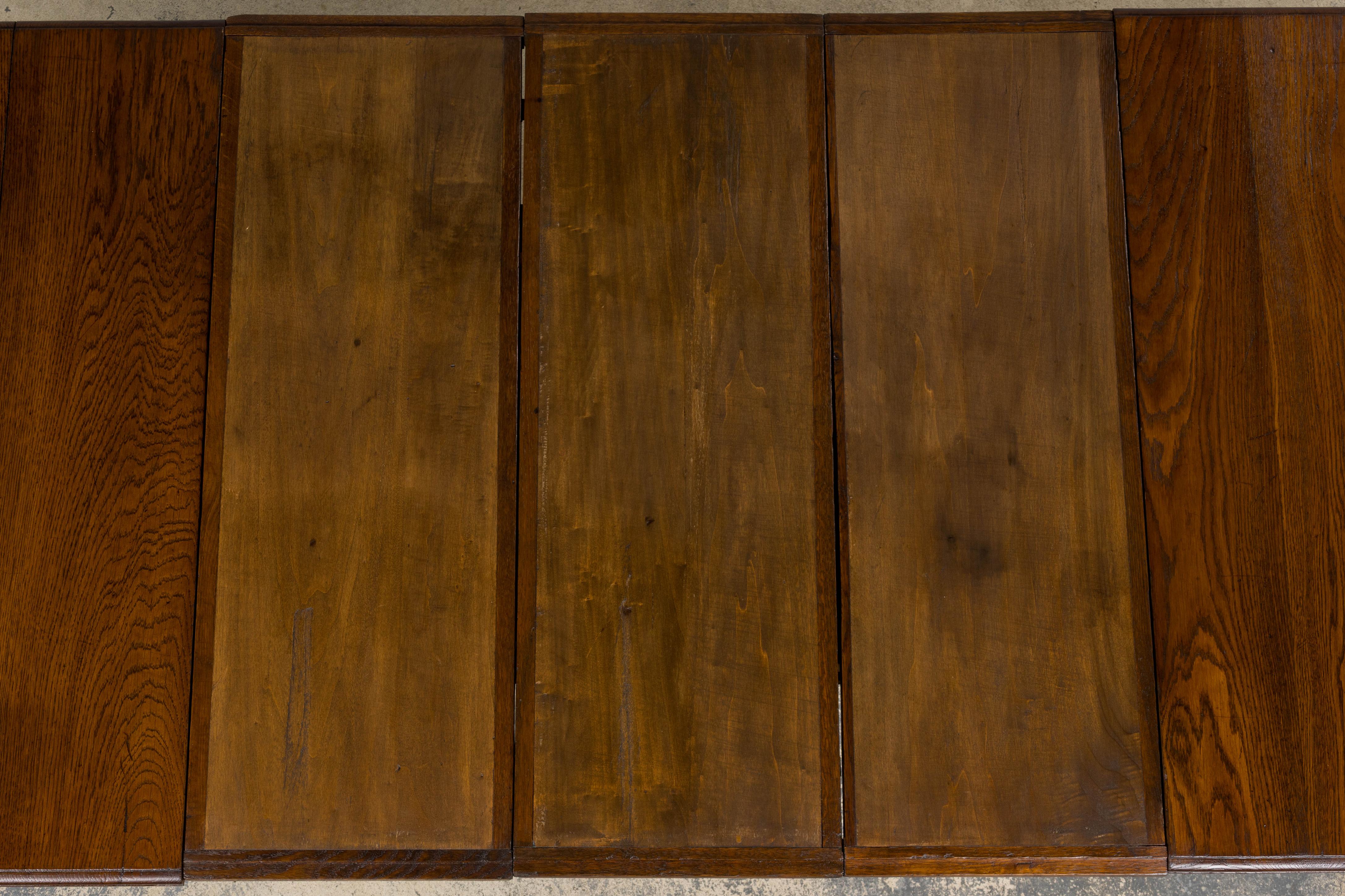 1930s French Parisian Art Deco Oak Extendable Dining Table For Sale 5