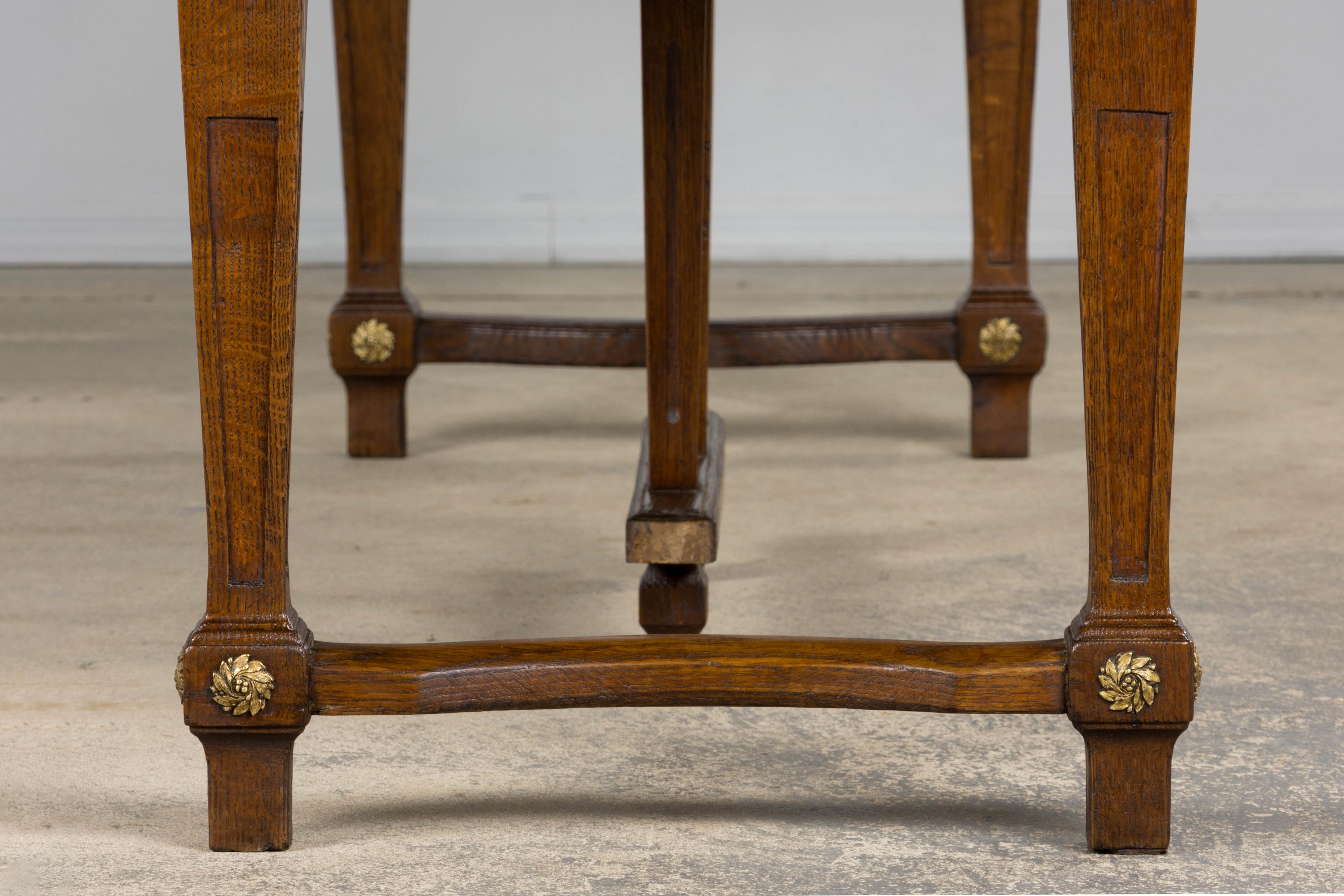 1930s French Parisian Art Deco Oak Extendable Dining Table For Sale 13