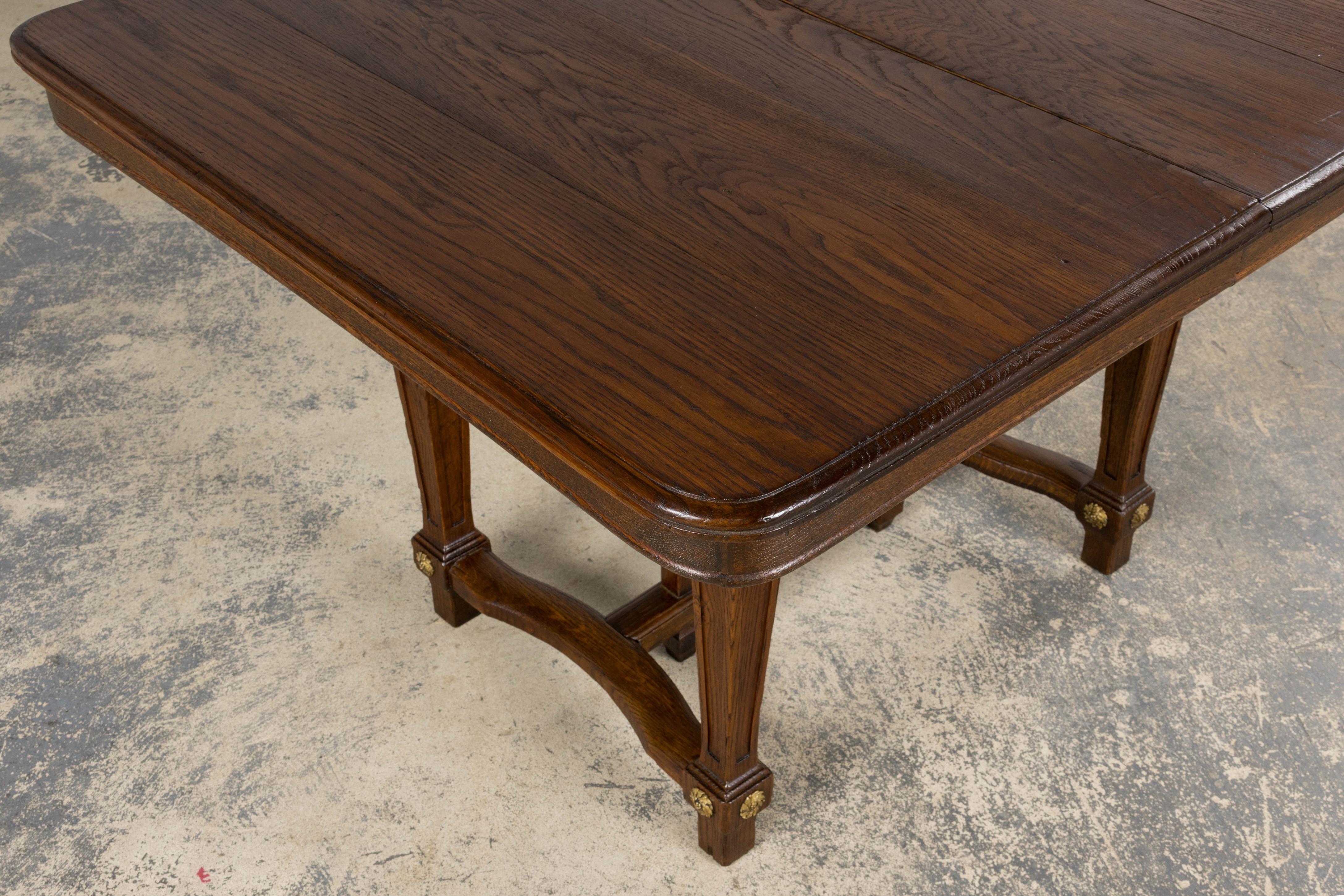 1930s French Parisian Art Deco Oak Extendable Dining Table For Sale 1