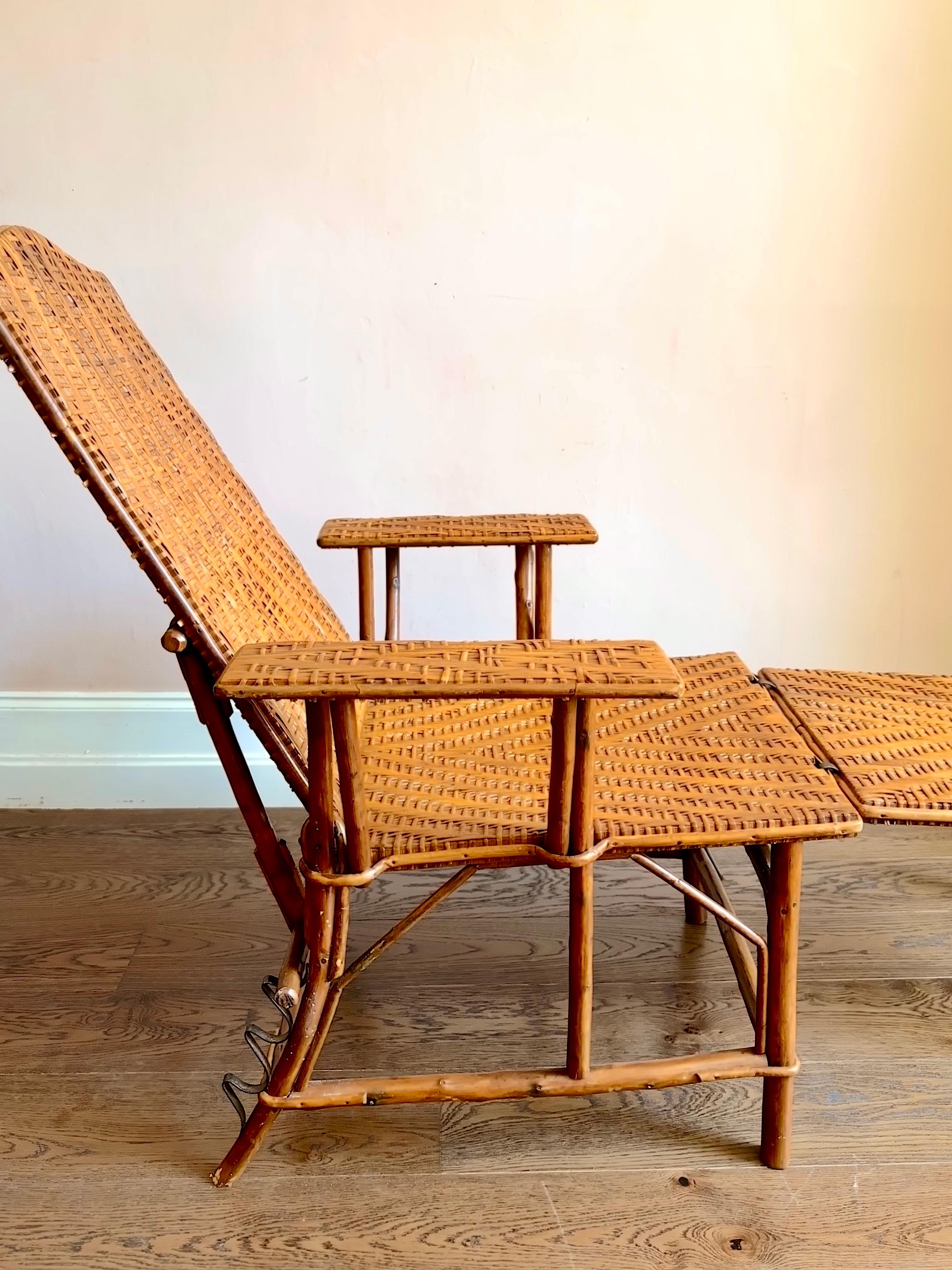 Hand-Woven 1930s French Rattan & Wood Chaise Longue Sun Lounger