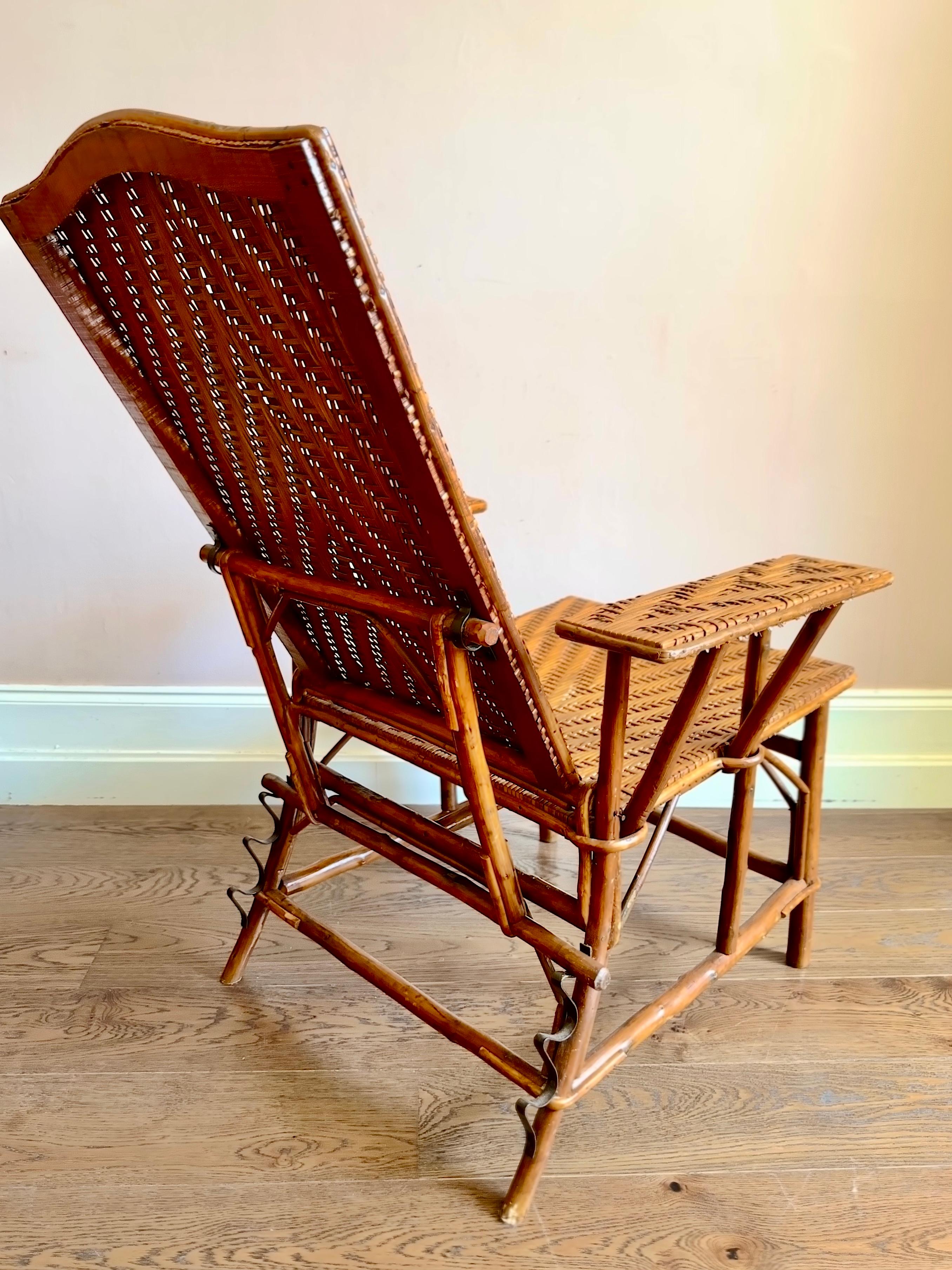 Mid-20th Century 1930s French Rattan & Wood Chaise Longue Sun Lounger