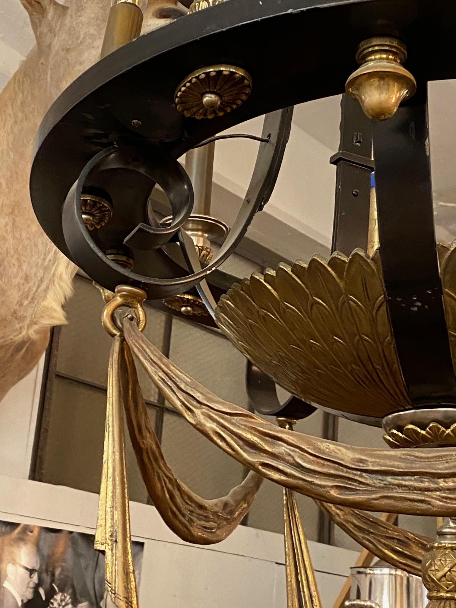 Bronzo Lampadario francese Regency Caldwell in acciaio e bronzo del 1930 in vendita