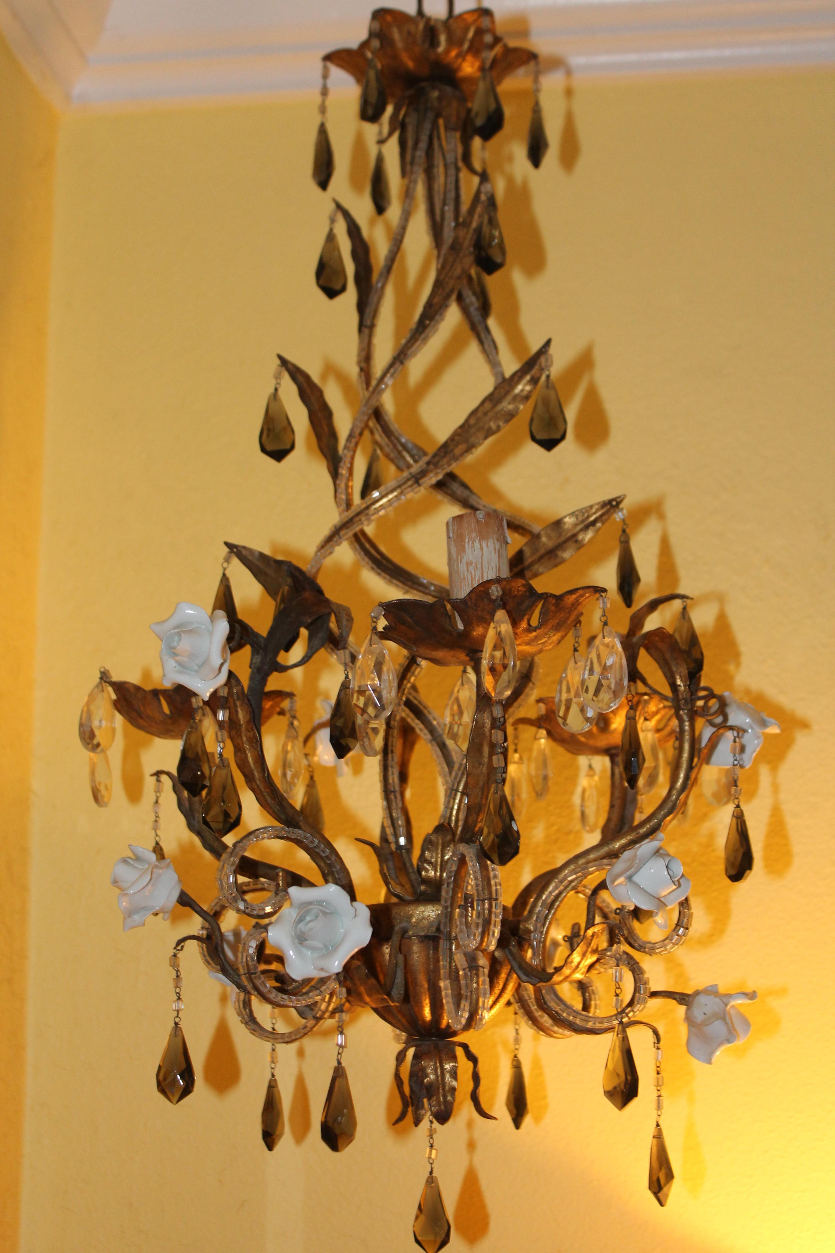 1930s French Regency Porcelain & Gilt Flower Crystal Beaded Chandelier - Bagues For Sale 6