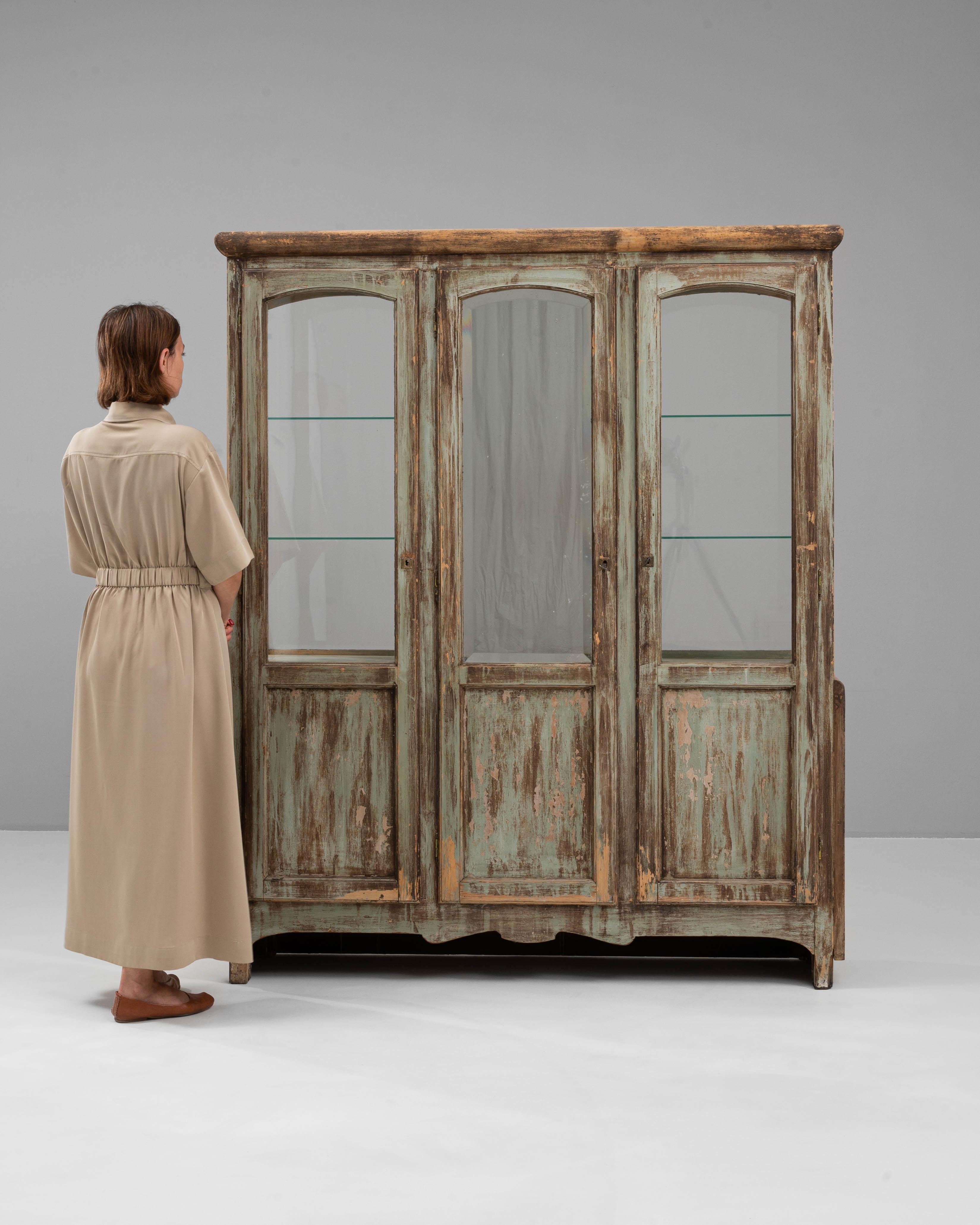 1930s French Store Vitrine In Good Condition For Sale In High Point, NC
