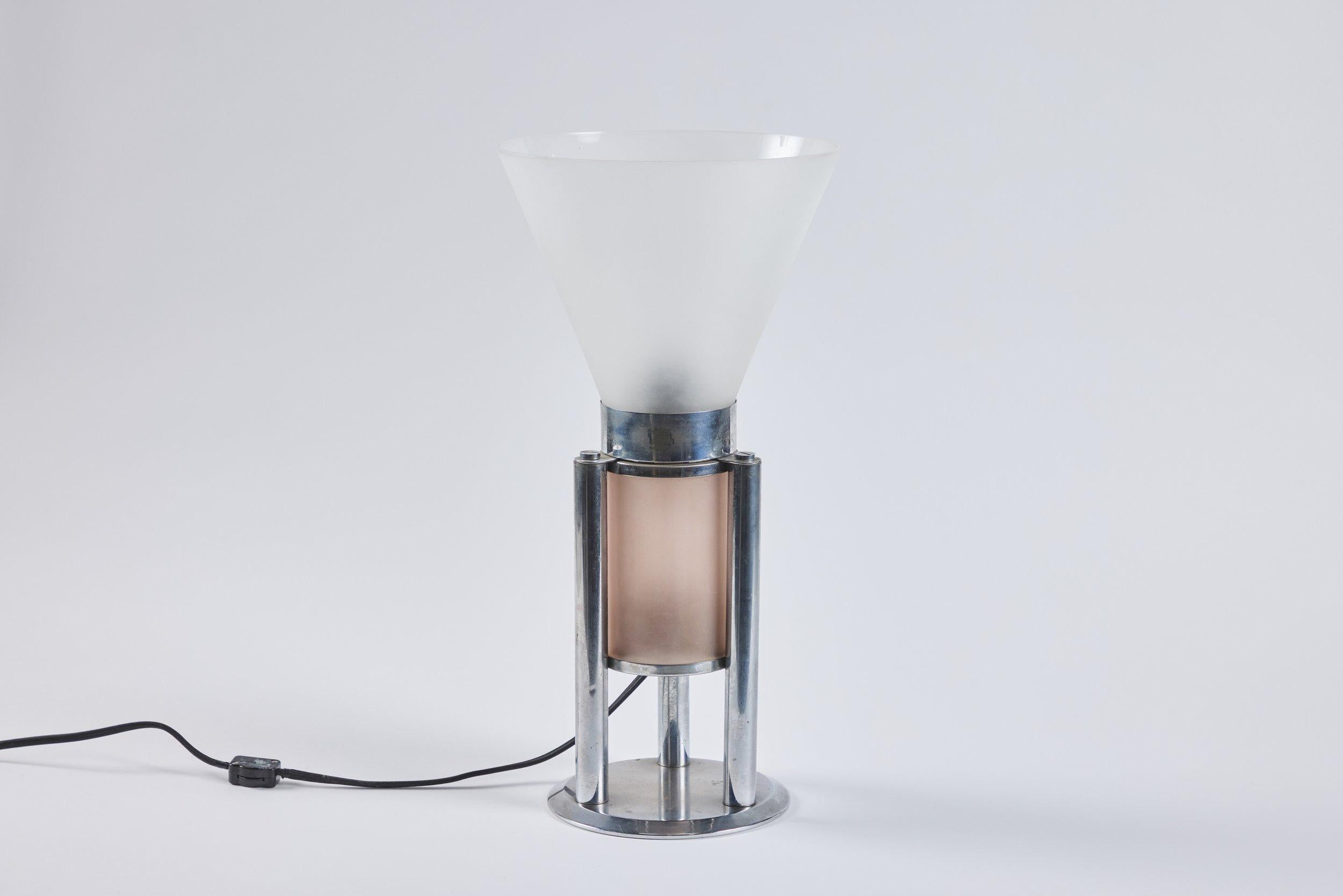  Art Deco table lamp made in france, 1930s. Measures 9